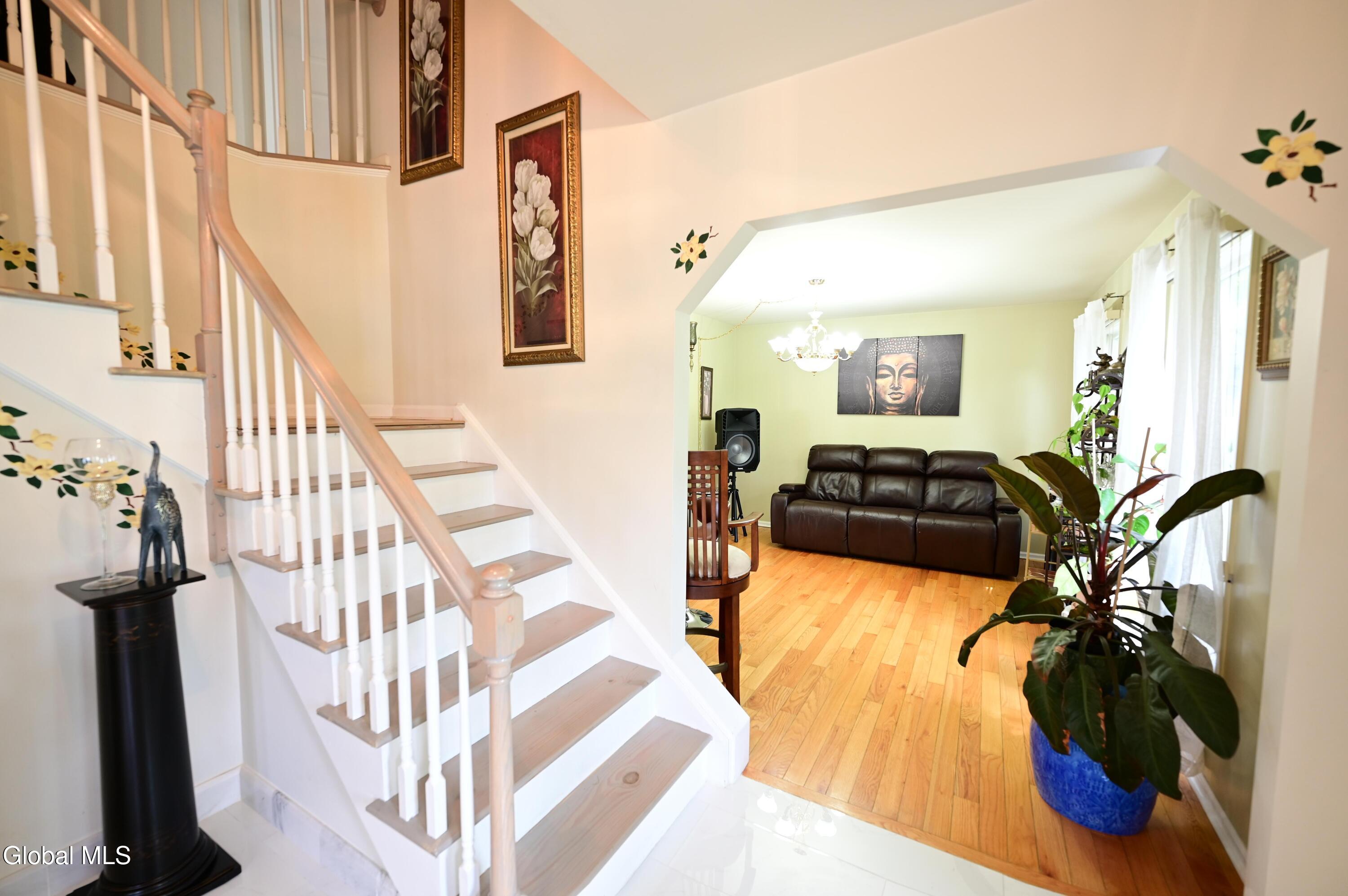 7 Ledgewood Drive