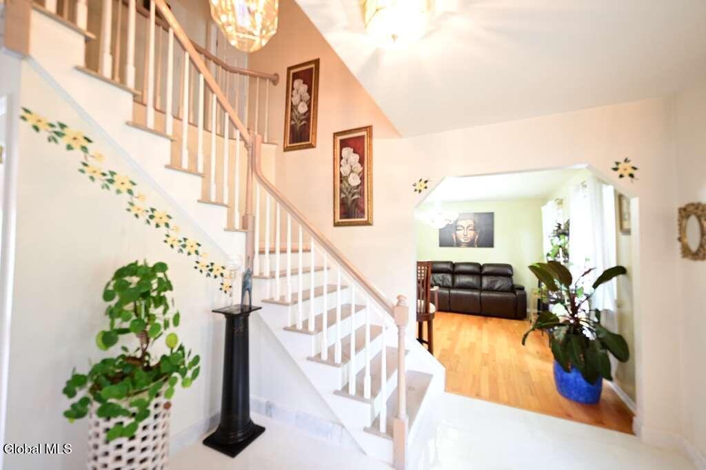 7 Ledgewood Drive