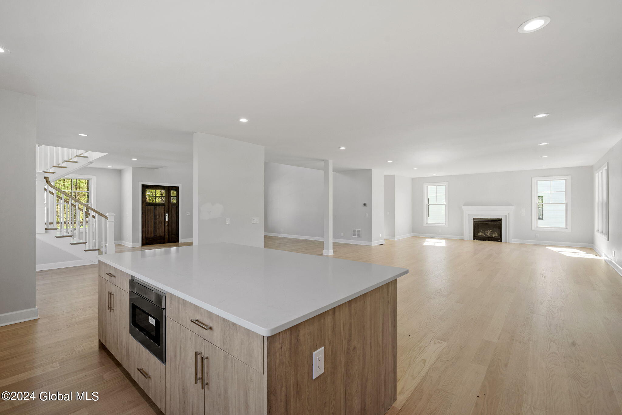 18 Aurora Avenue, Saratoga Springs, New York image 12