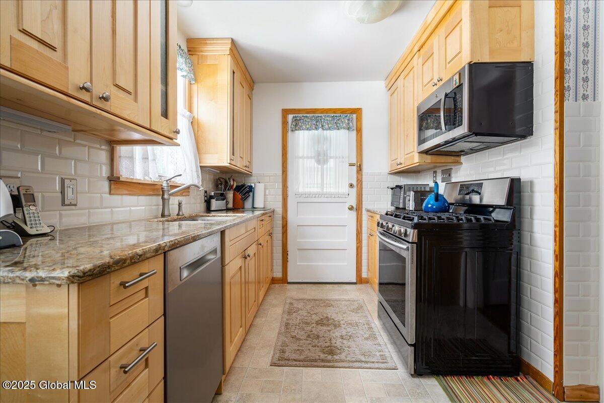19 Shirley Drive, Schenectady, New York image 4