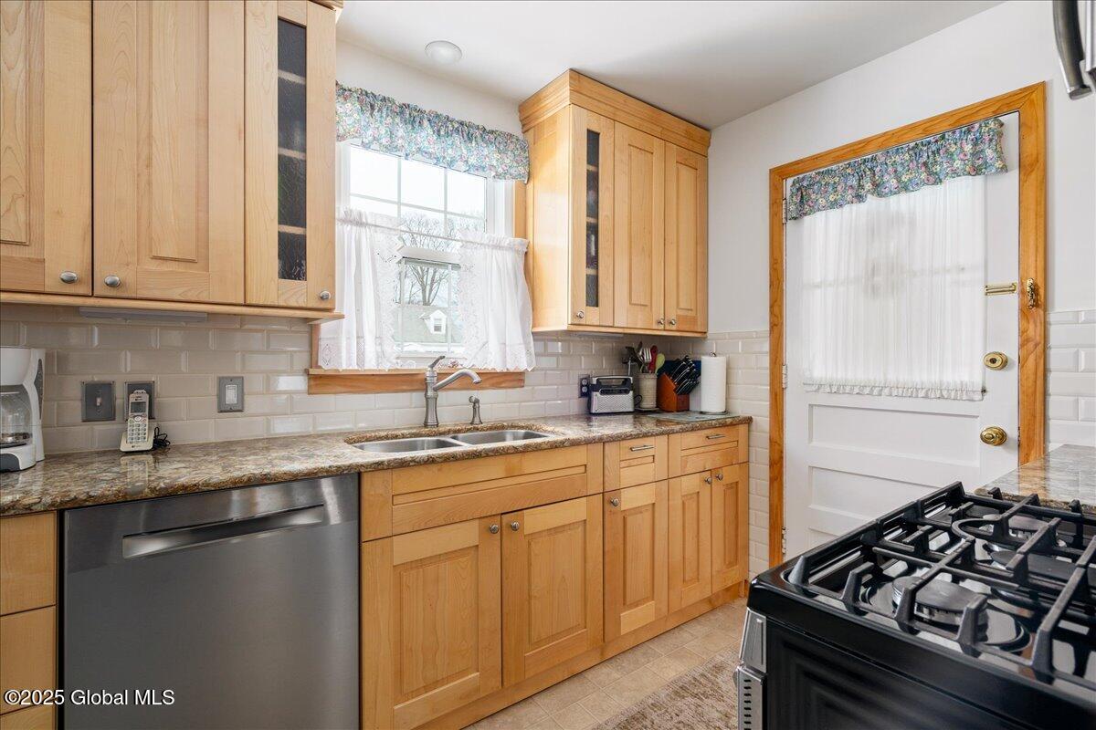 19 Shirley Drive, Schenectady, New York image 5