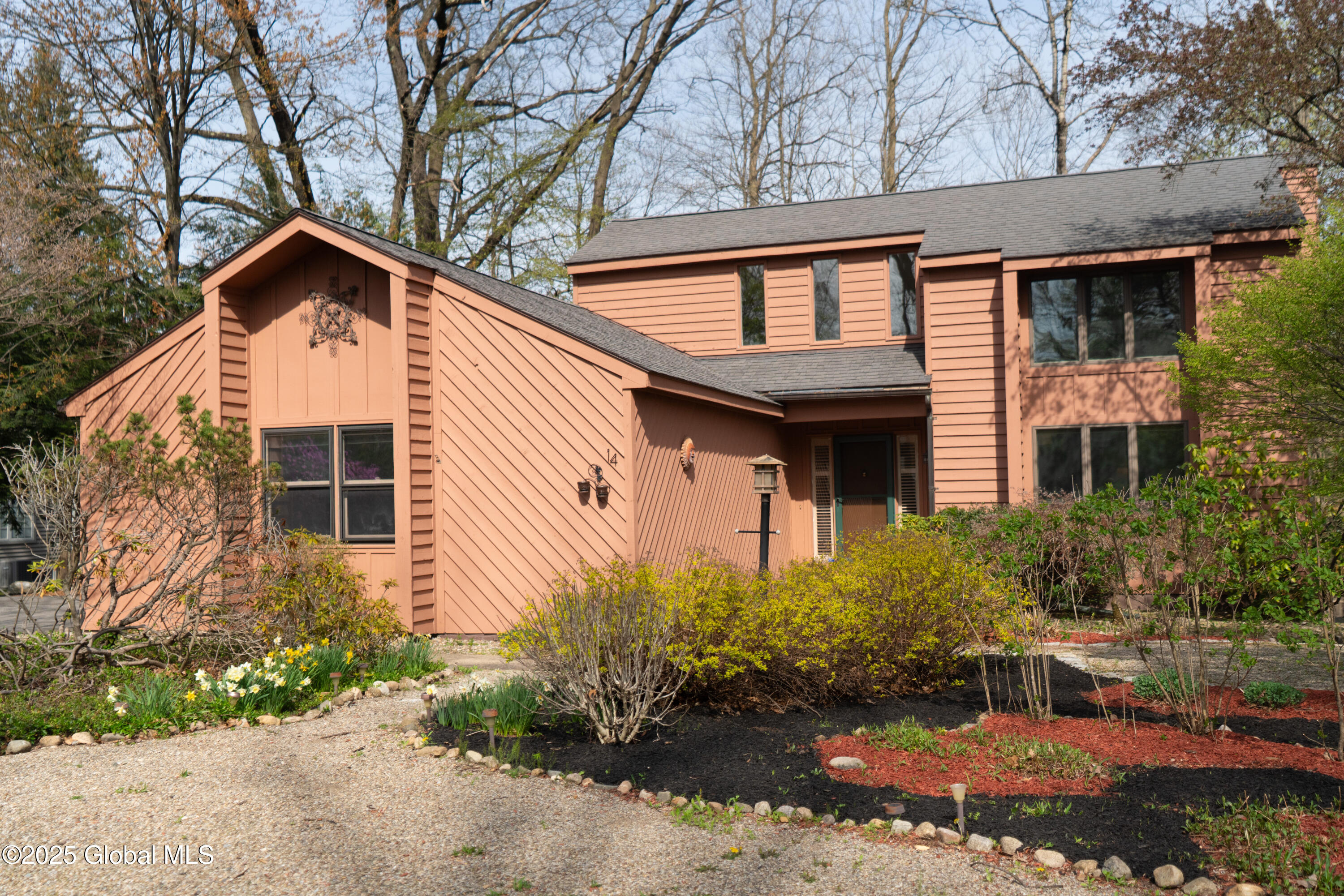14 Longwood Drive, Saratoga Springs, New York image 2