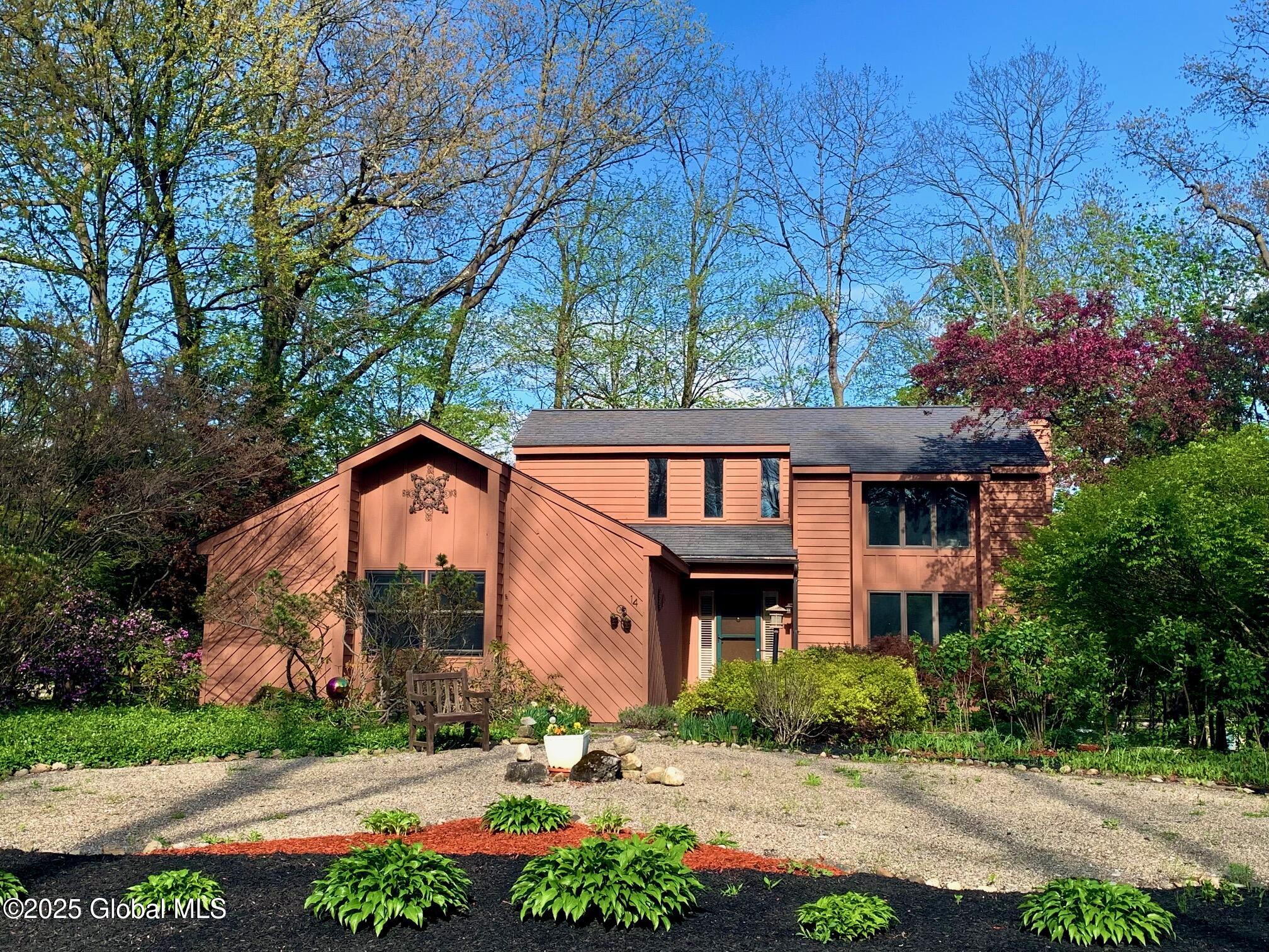 14 Longwood Drive, Saratoga Springs, New York image 1