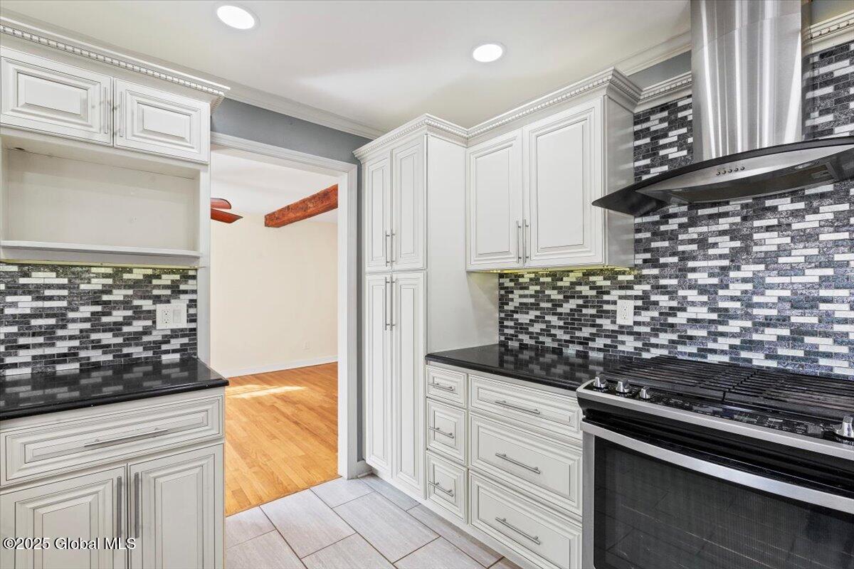 720 St Davids Lane, Niskayuna, New York image 8