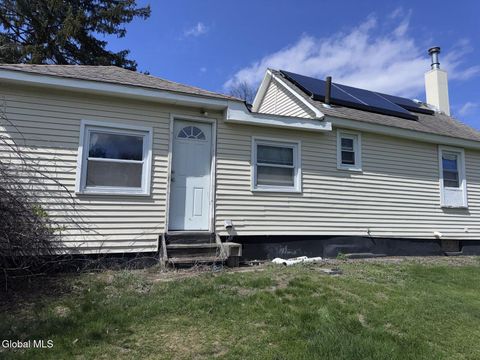 Photo of 334 Glengary Road, Rotterdam, NY 12304 (MLS # 202615247)