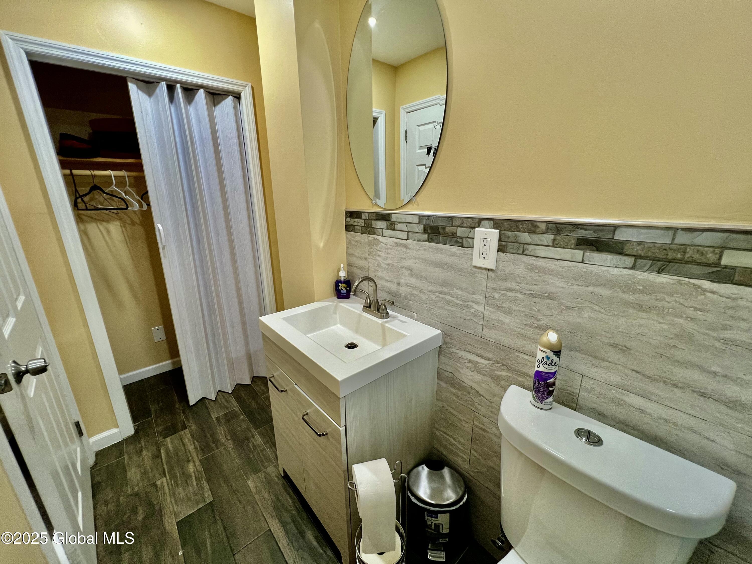 Mayfield, New York 12117, United States, 4 Bedrooms Bedrooms, ,3 BathroomsBathrooms,Residential,Active,132851