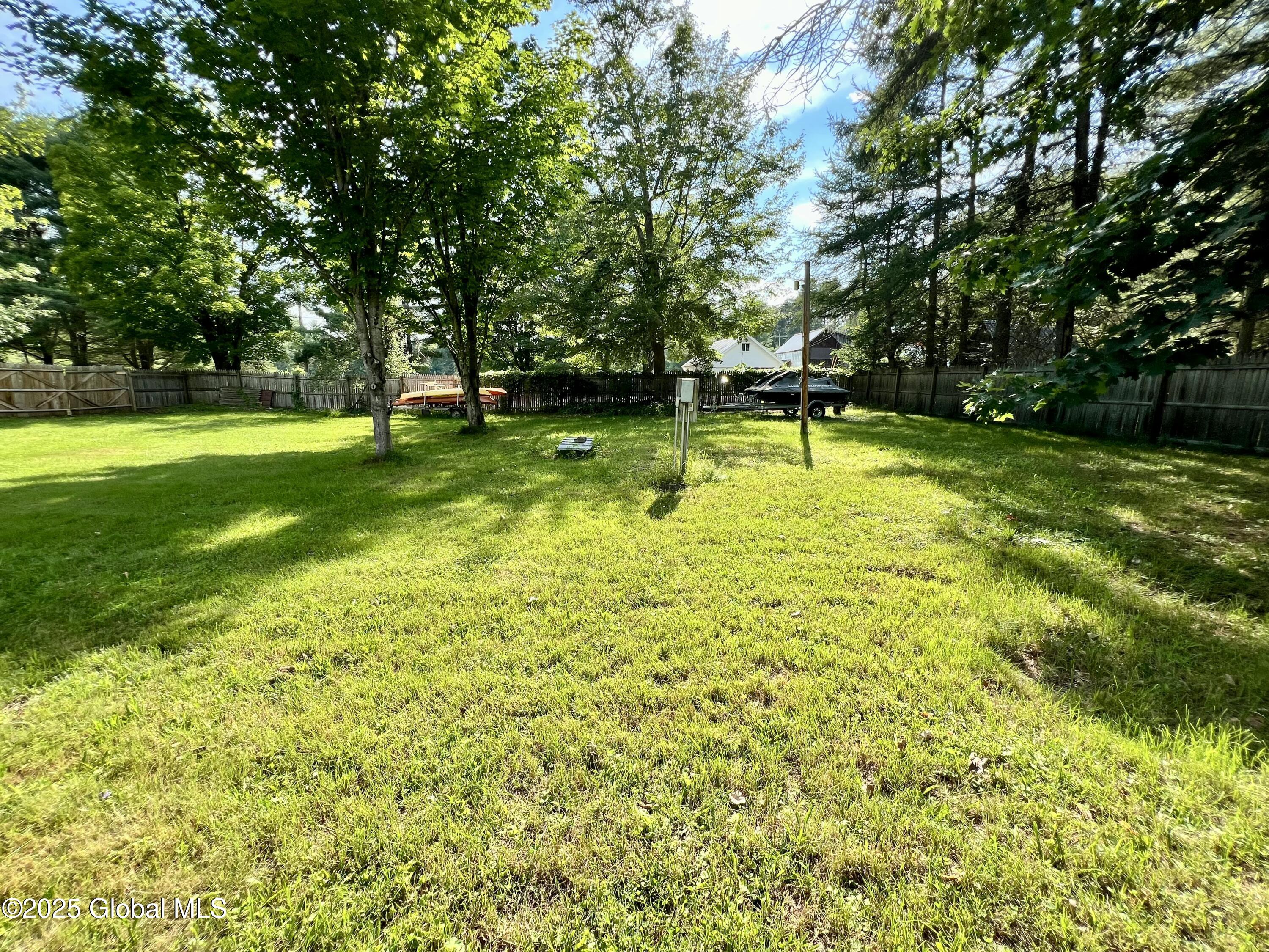 Mayfield, New York 12117, United States, 4 Bedrooms Bedrooms, ,3 BathroomsBathrooms,Residential,Active,132851