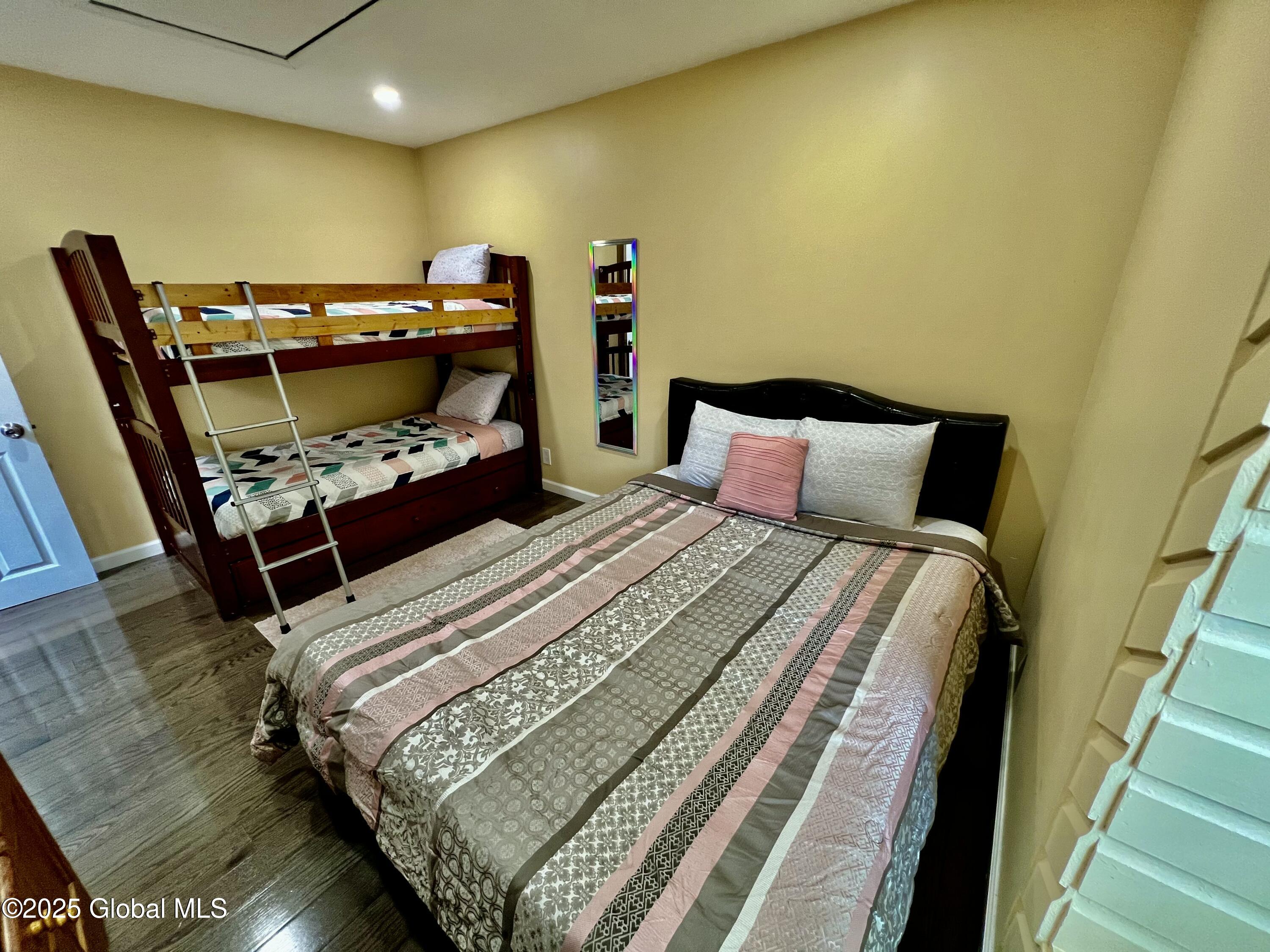 Mayfield, New York 12117, United States, 4 Bedrooms Bedrooms, ,3 BathroomsBathrooms,Residential,Active,132851