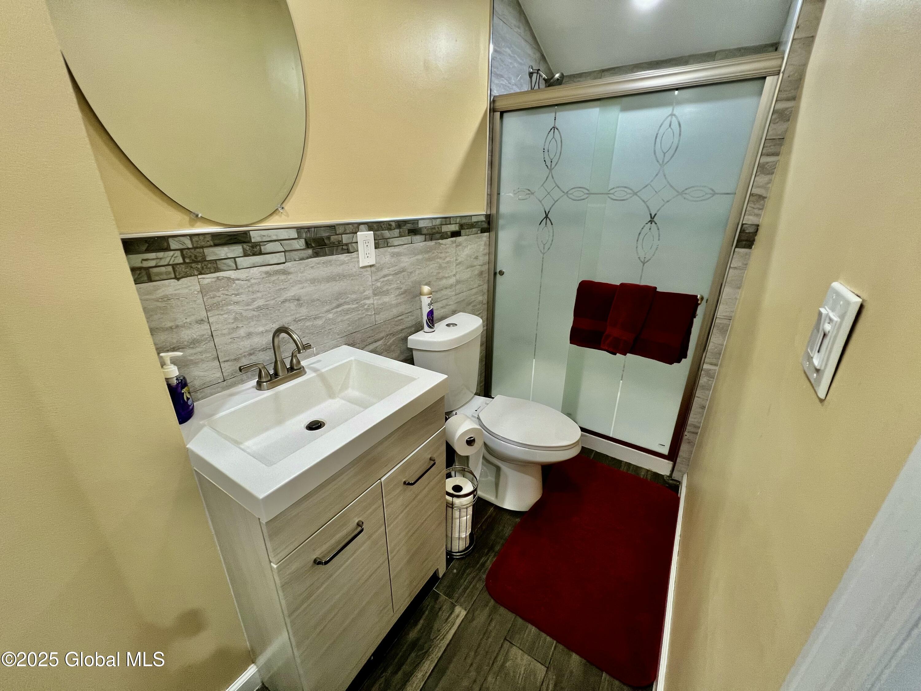 Mayfield, New York 12117, United States, 4 Bedrooms Bedrooms, ,3 BathroomsBathrooms,Residential,Active,132851