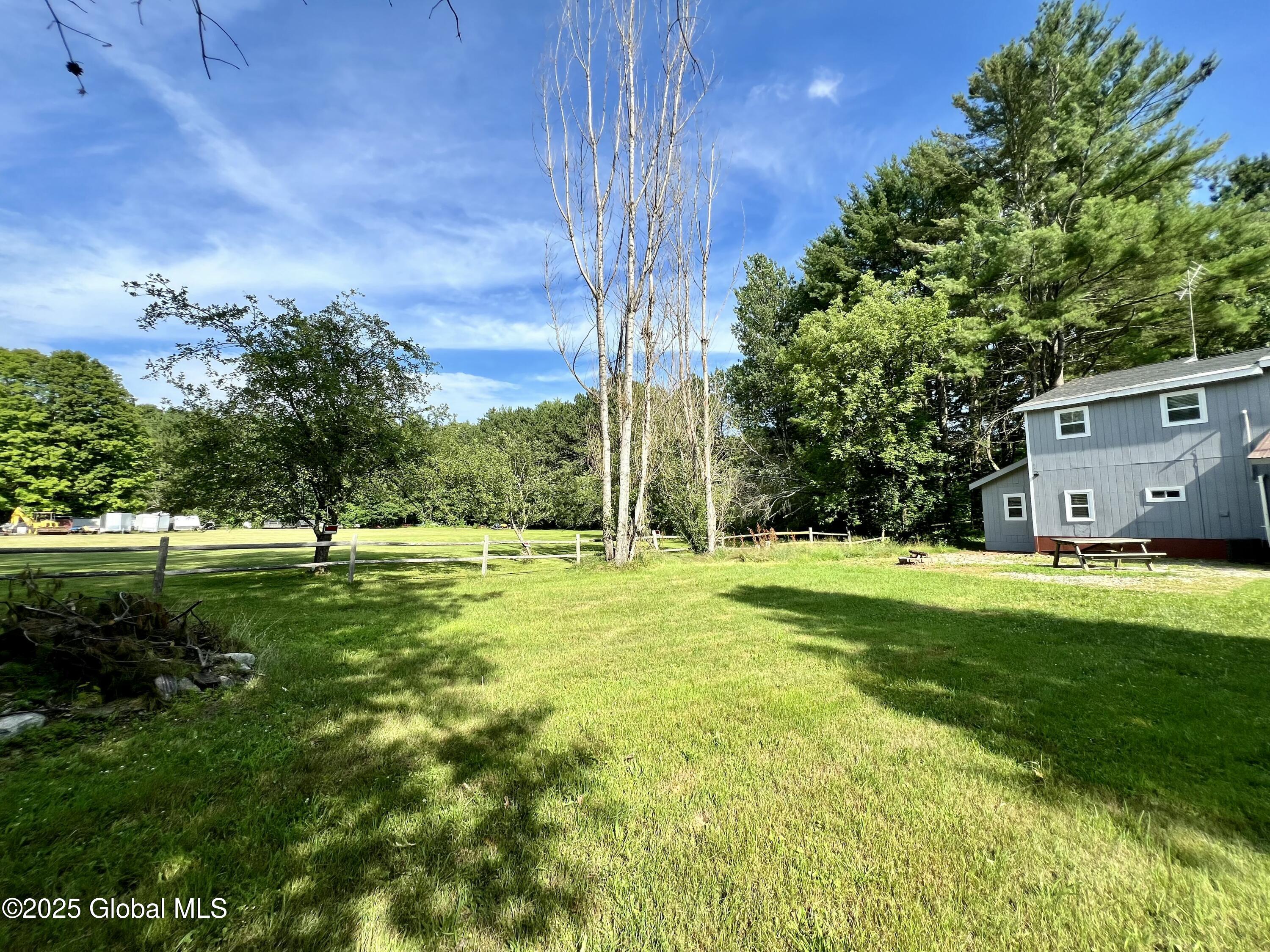 Mayfield, New York 12117, United States, 4 Bedrooms Bedrooms, ,3 BathroomsBathrooms,Residential,Active,132851