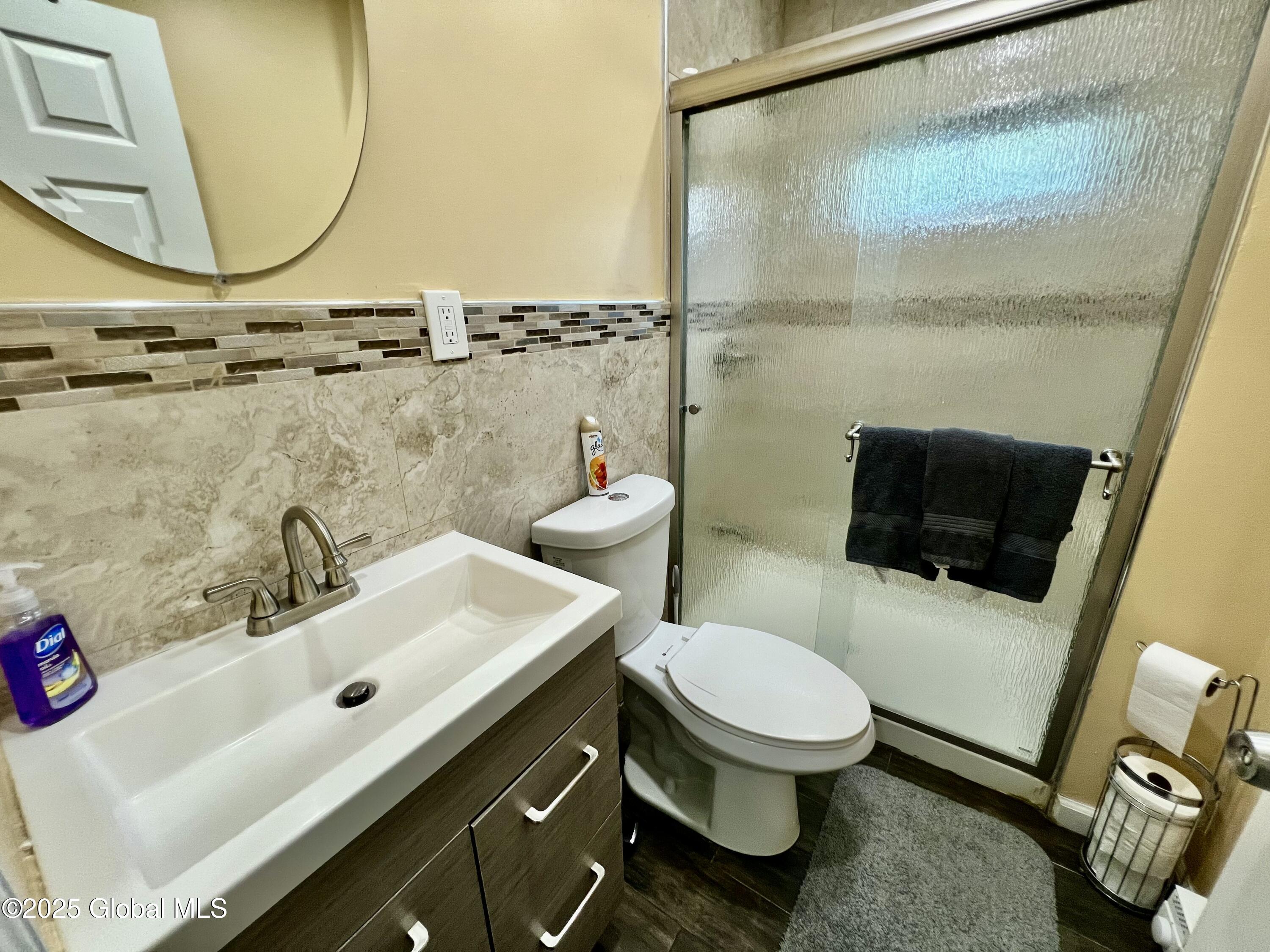 Mayfield, New York 12117, United States, 4 Bedrooms Bedrooms, ,3 BathroomsBathrooms,Residential,Active,132851