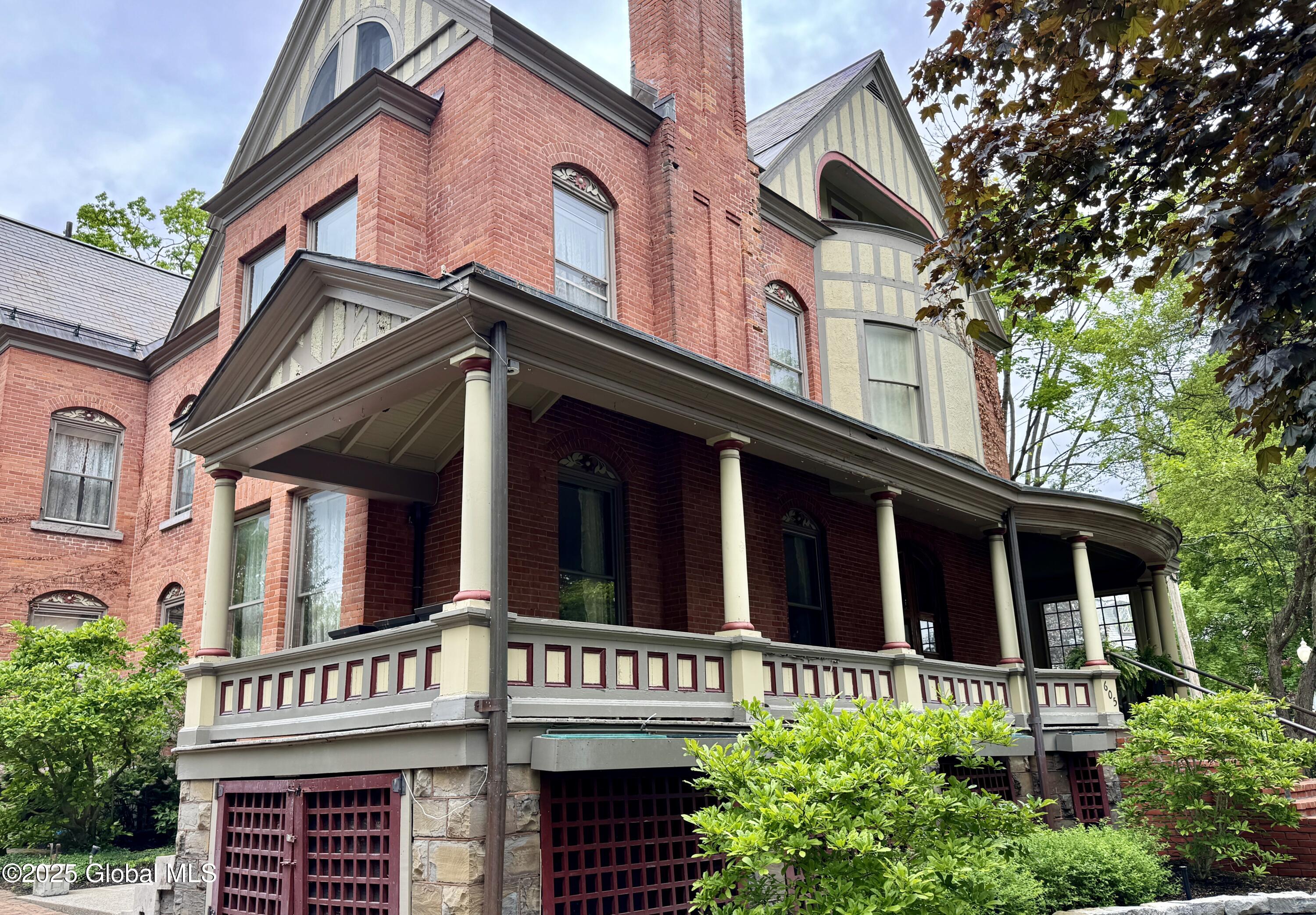 605 N Broadway, Saratoga Springs, New York image 1
