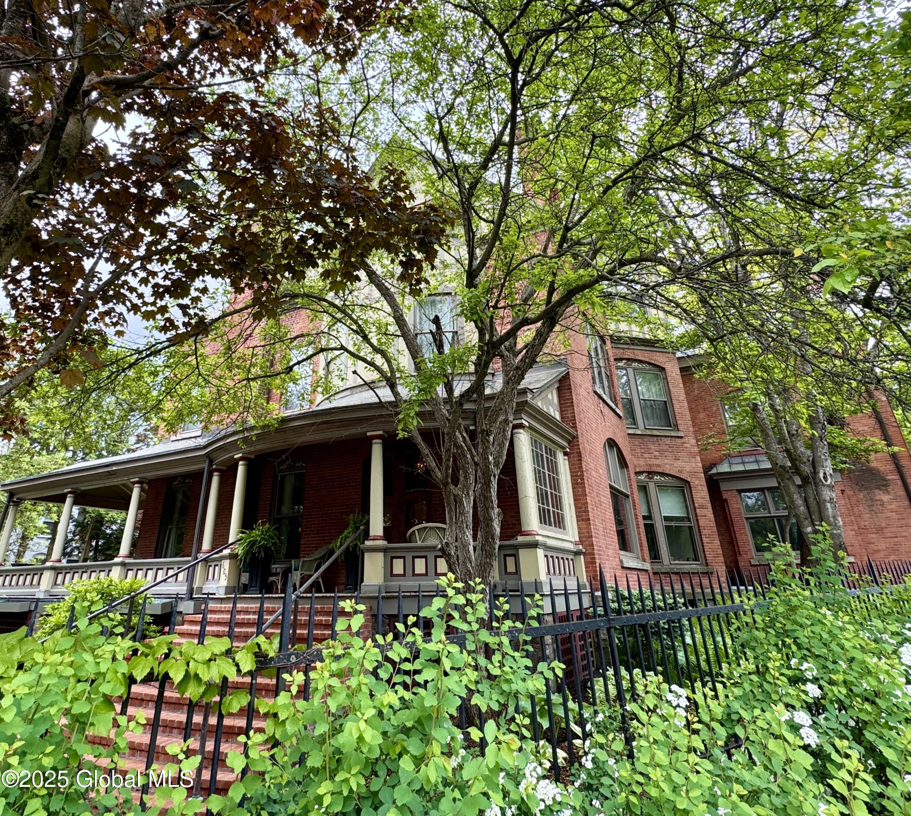 605 N Broadway, Saratoga Springs, New York image 2