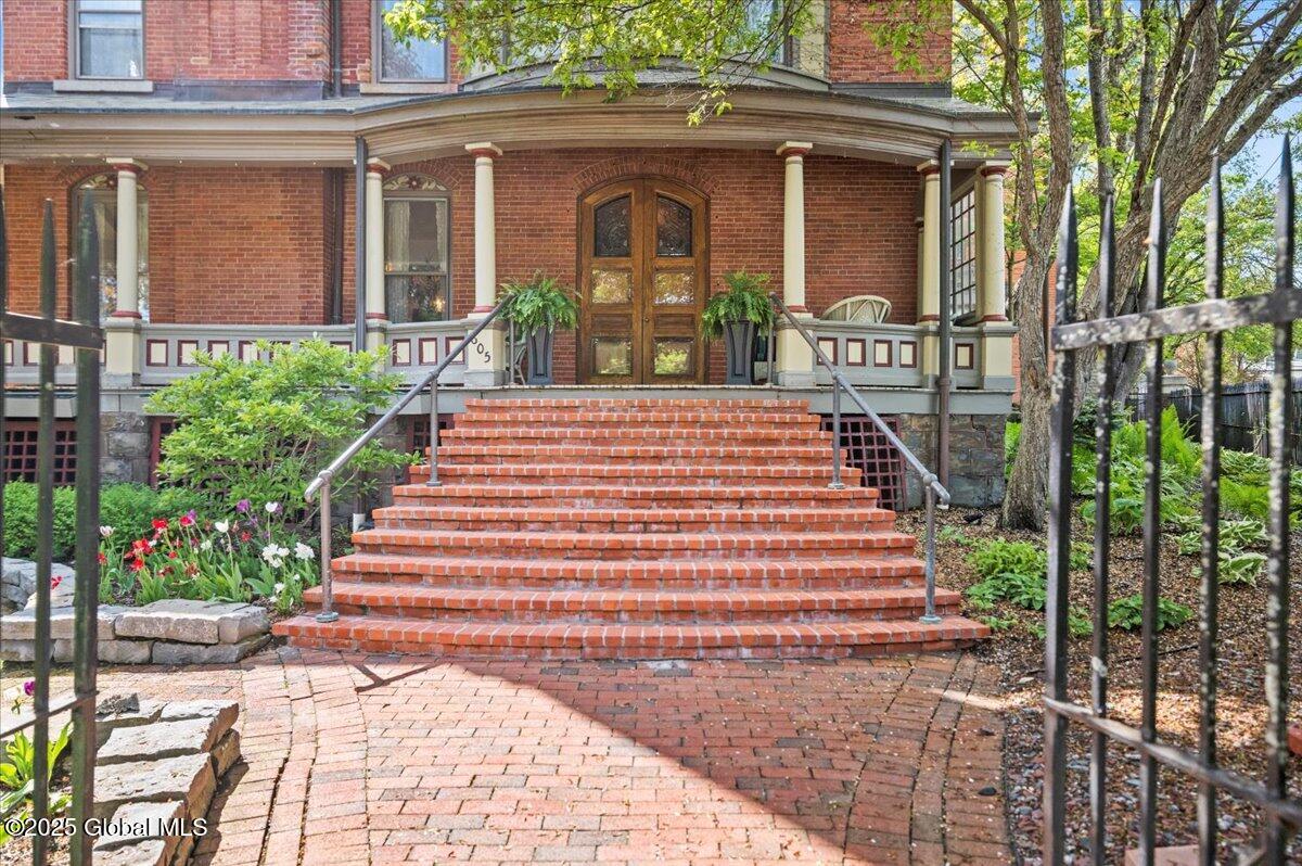 605 N Broadway, Saratoga Springs, New York image 3
