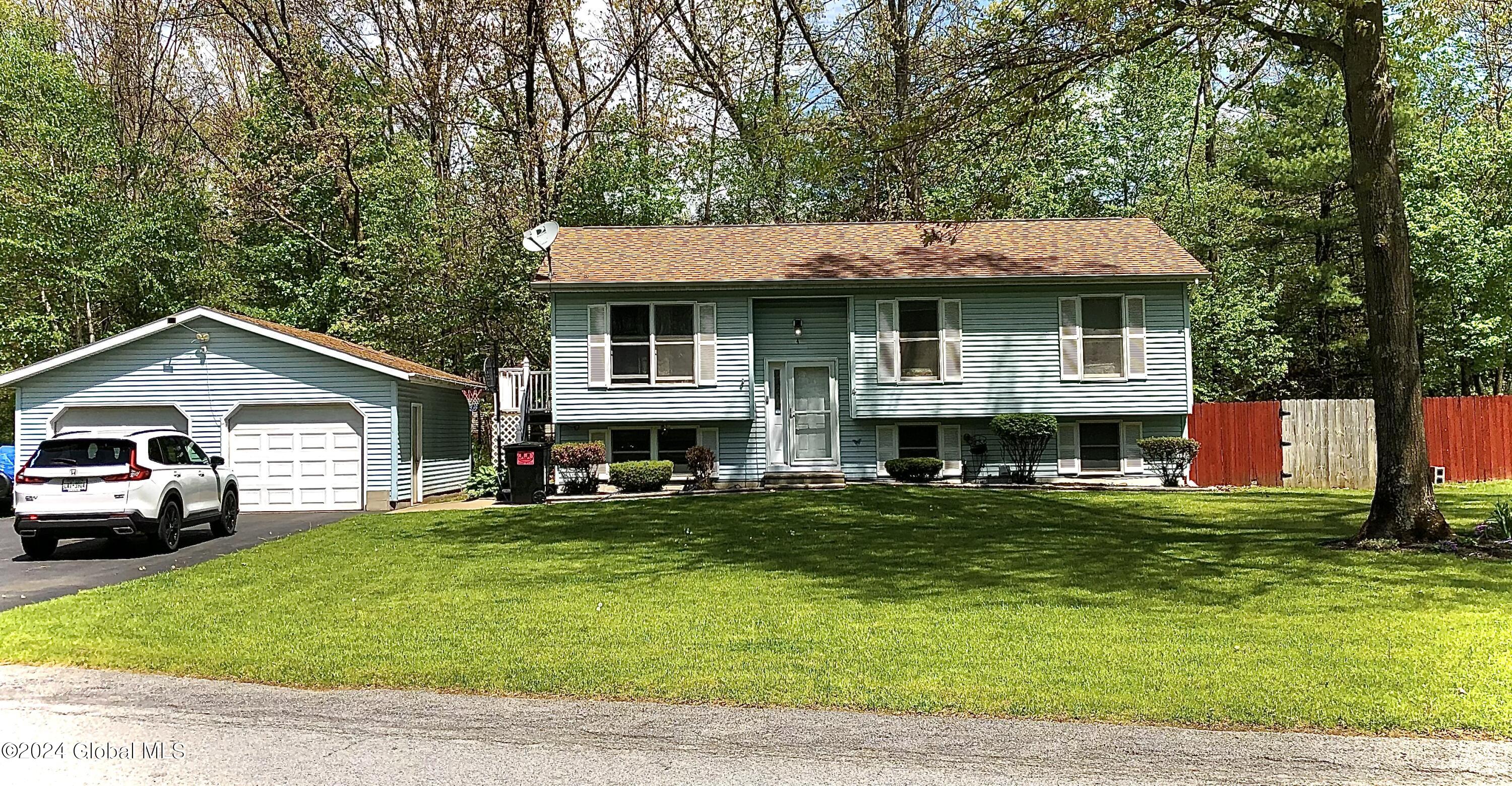 4 Mockingbird Lane, Queensbury, New York image 2