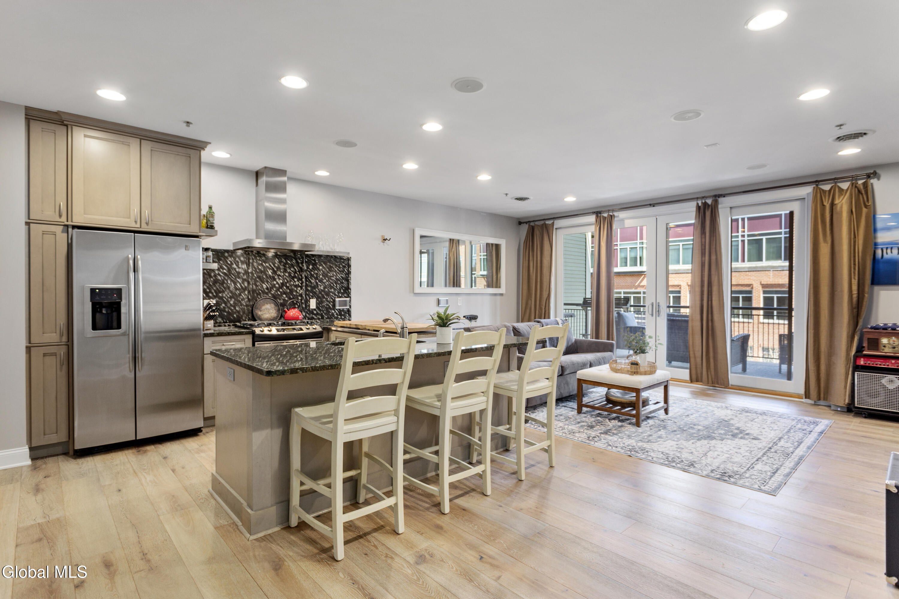 70 Railroad Place APT 405