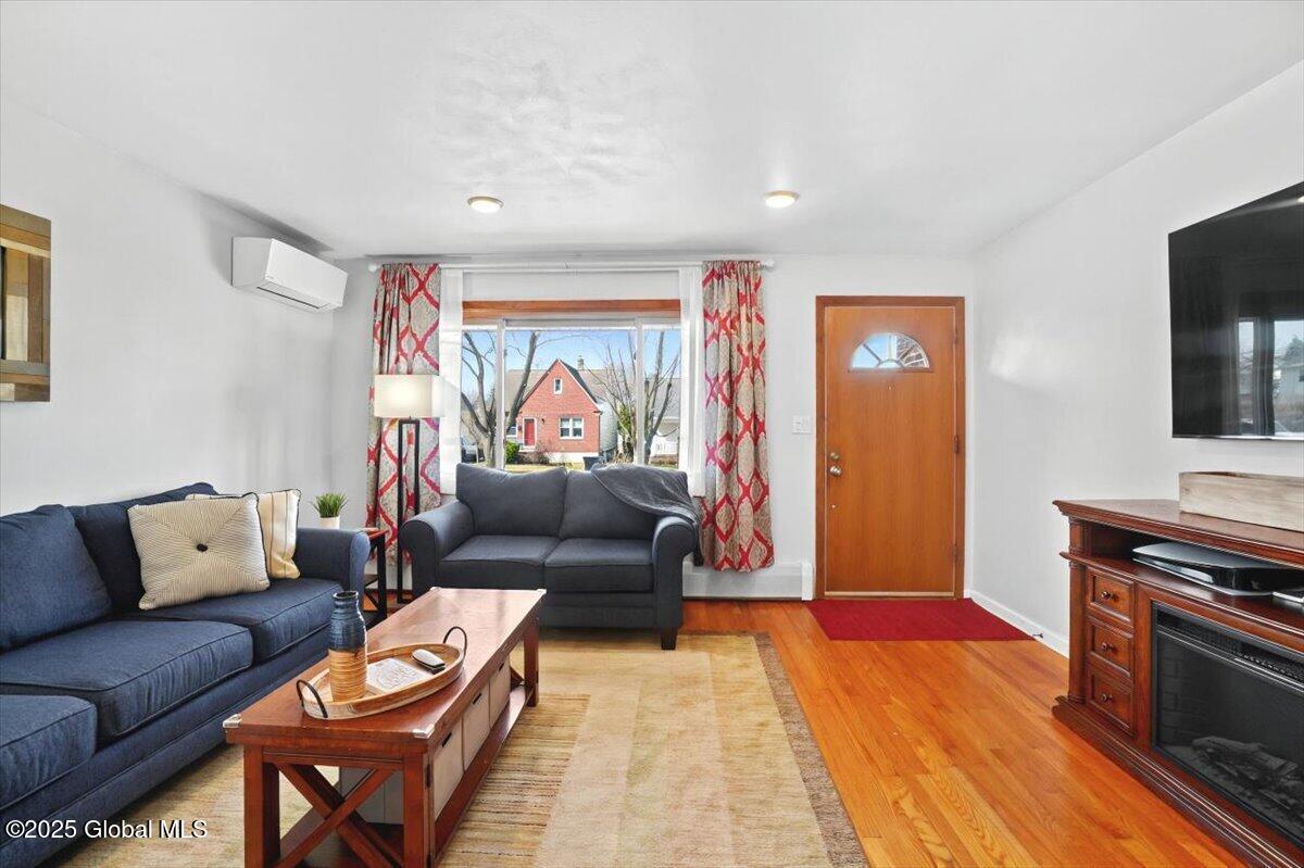 13 Clayton Place, Albany, New York image 5