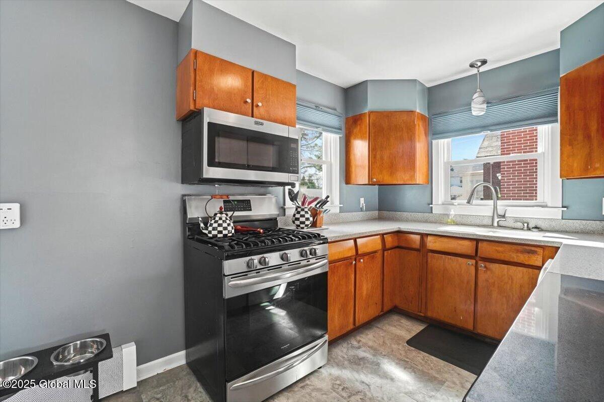 13 Clayton Place, Albany, New York image 9