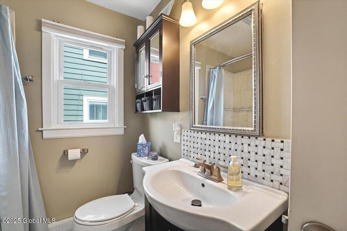 13 Clayton Place, Albany, New York image 19