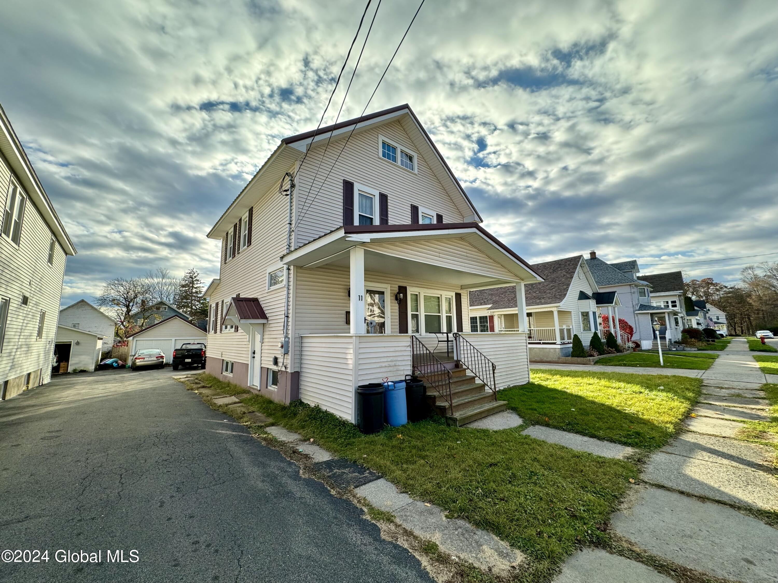 11 Crescent Avenue, Amsterdam, New York image 2