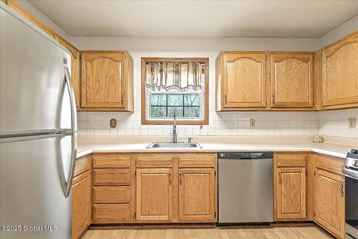 4 Middleborough Court, Gansevoort, New York image 9