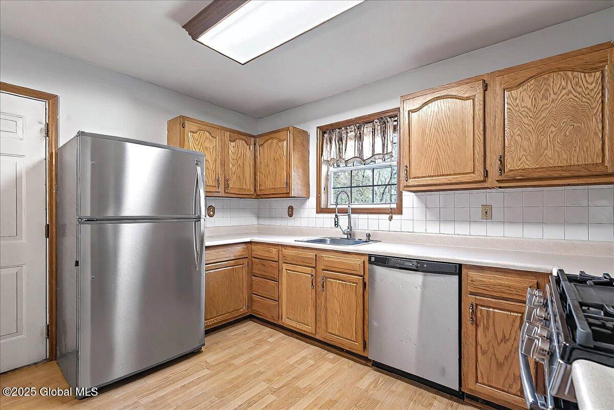 4 Middleborough Court, Gansevoort, New York image 2