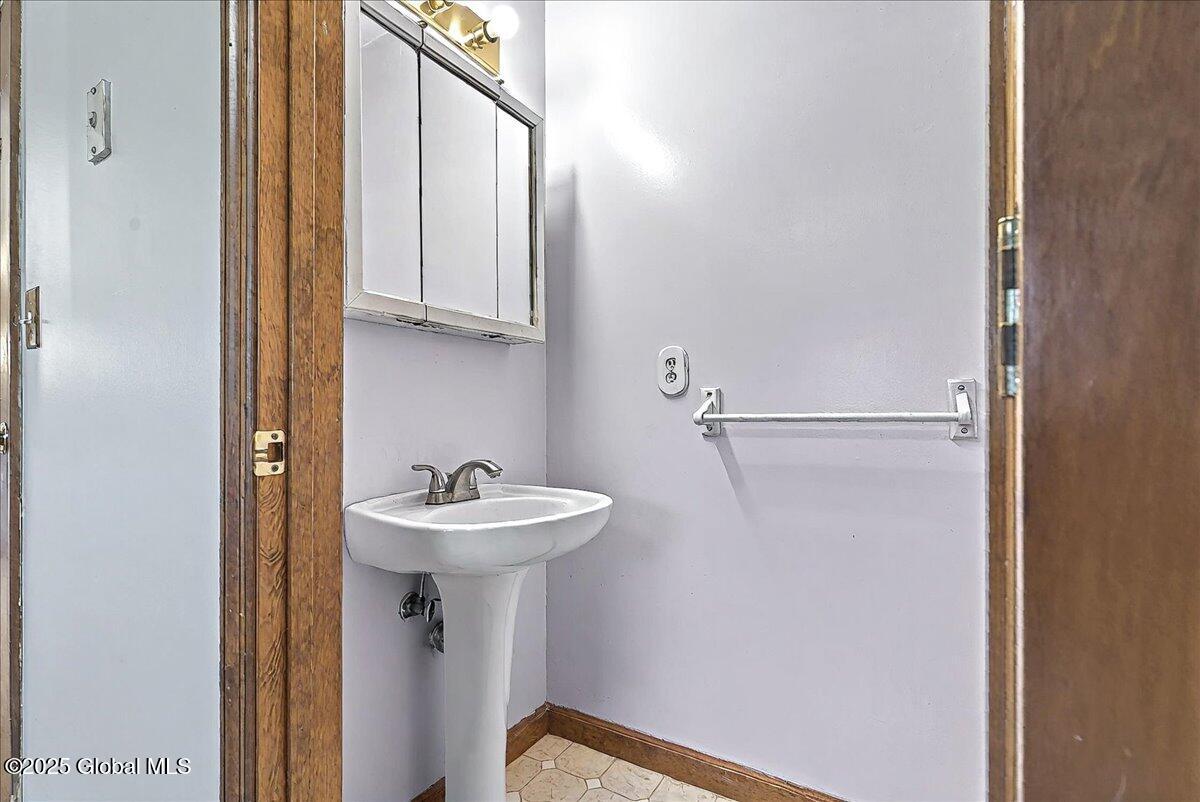 4 Middleborough Court, Gansevoort, New York image 13