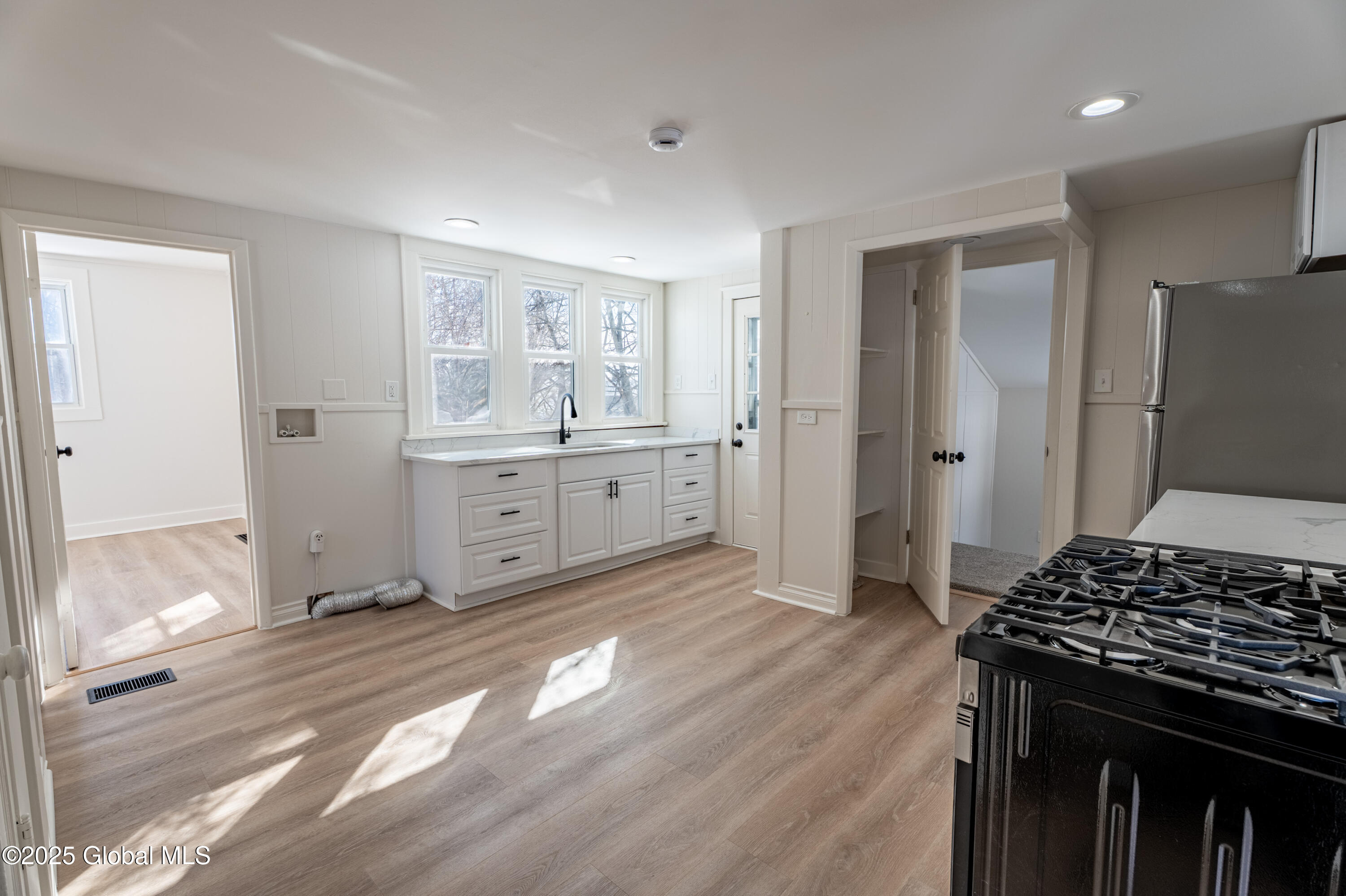 46 N Amherst Avenue, Schenectady, New York image 19