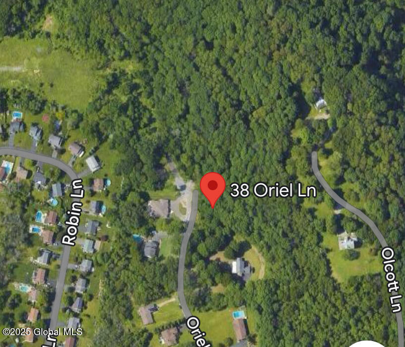 38 Oriel Lane, Rensselaer, New York image 1