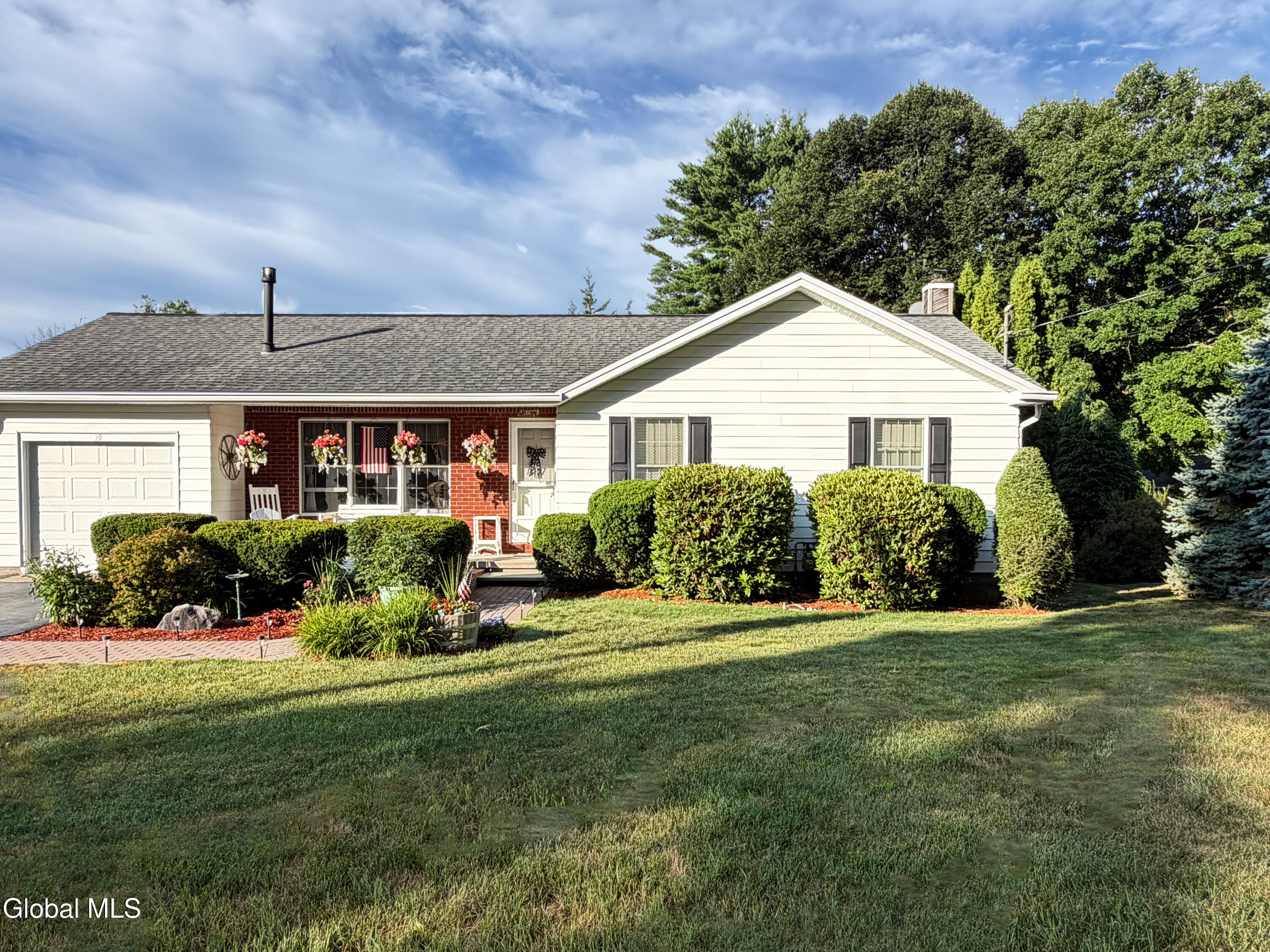 19 Lakeview Circle Drive