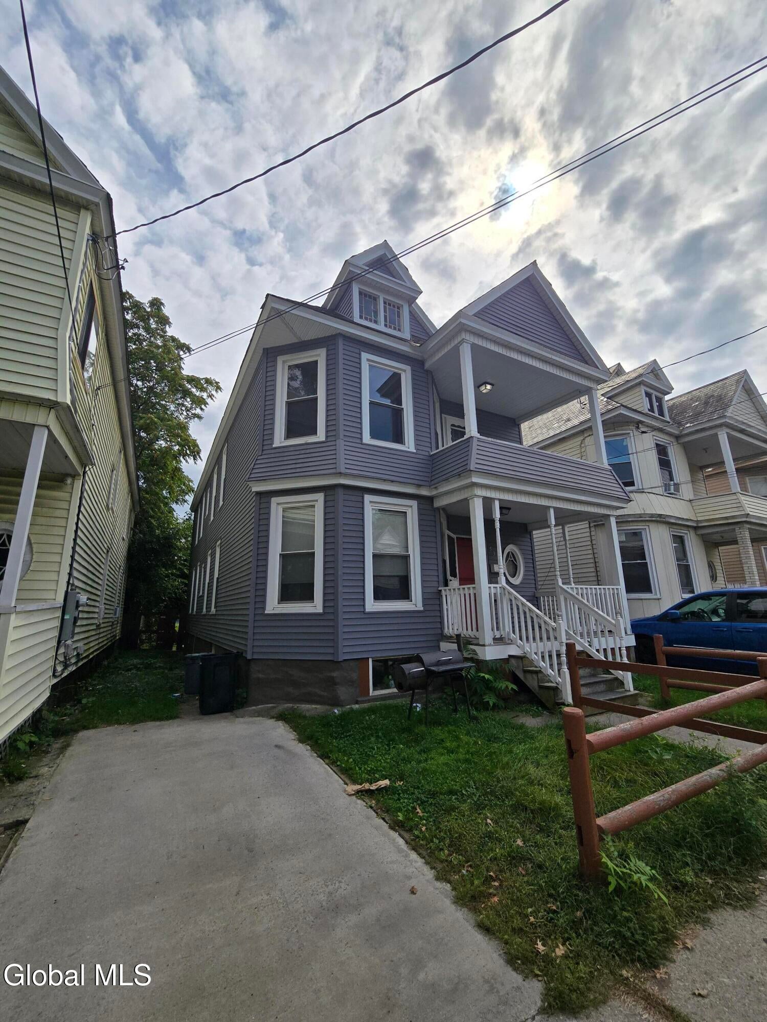 539 Summit Avenue