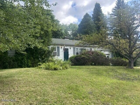 Homes For Sale - 2 Crescent Lane<br/> Rensselaer County, Troy, NY 12180
