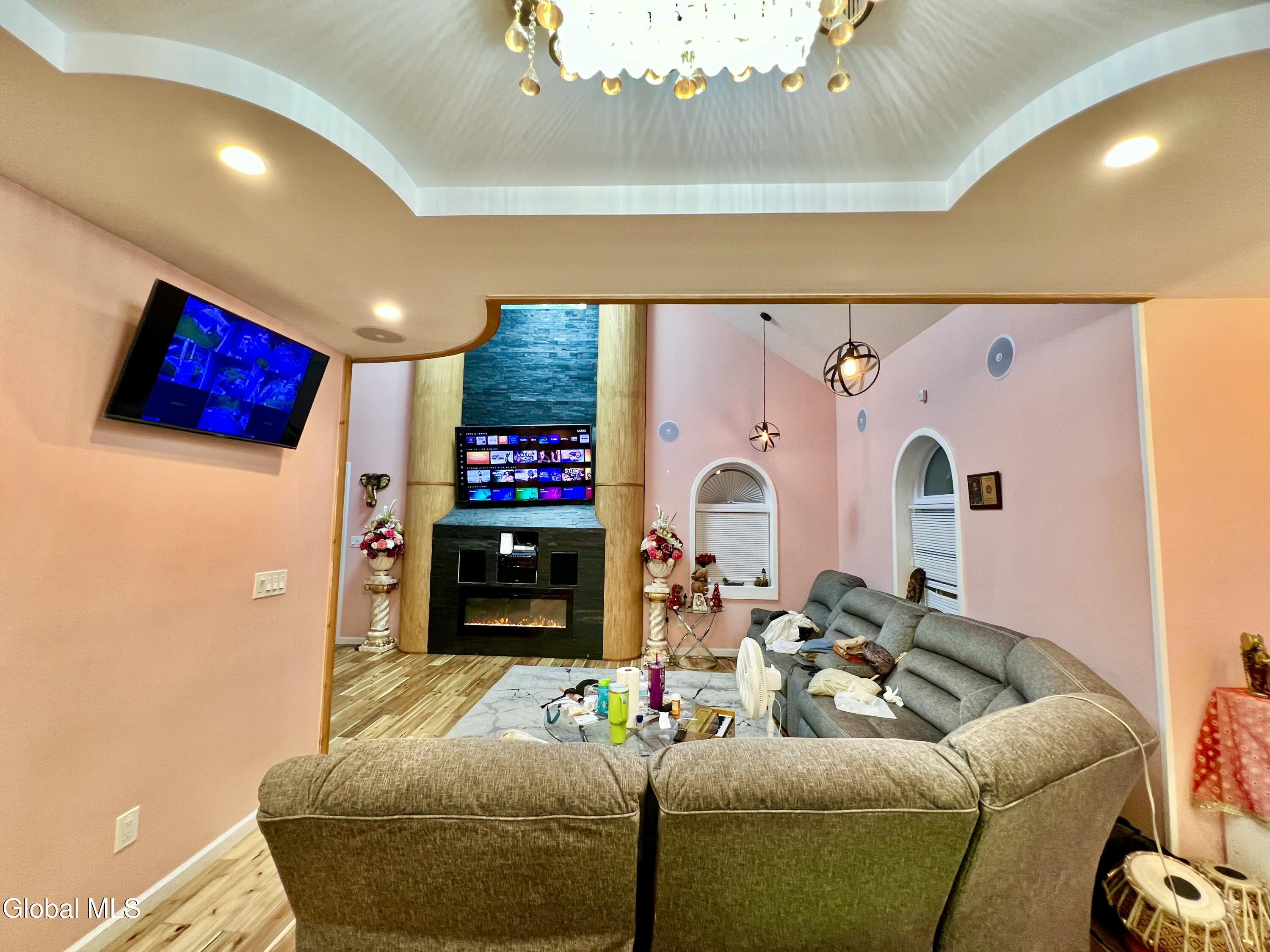 Schenectady, New York 12306, United States, 5 Bedrooms Bedrooms, ,2 BathroomsBathrooms,Residential,Active,201298