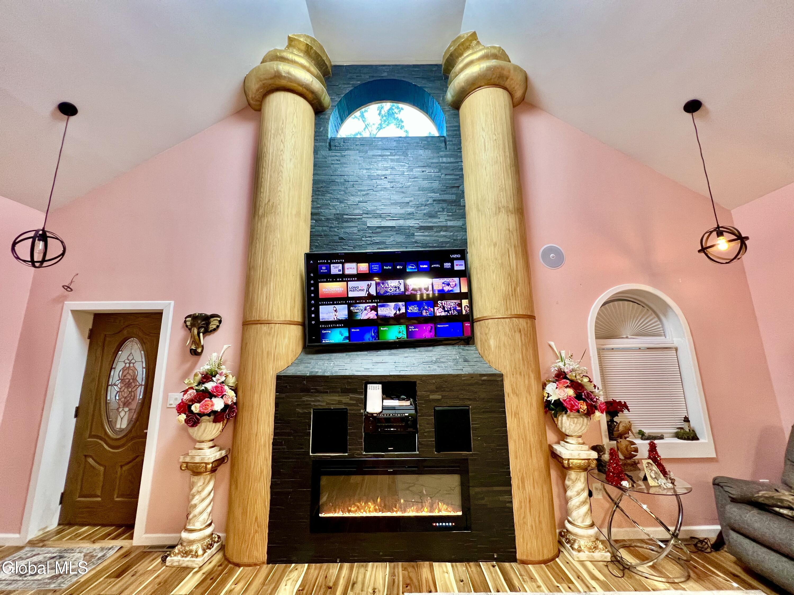 Schenectady, New York 12306, United States, 5 Bedrooms Bedrooms, ,2 BathroomsBathrooms,Residential,Active,201298