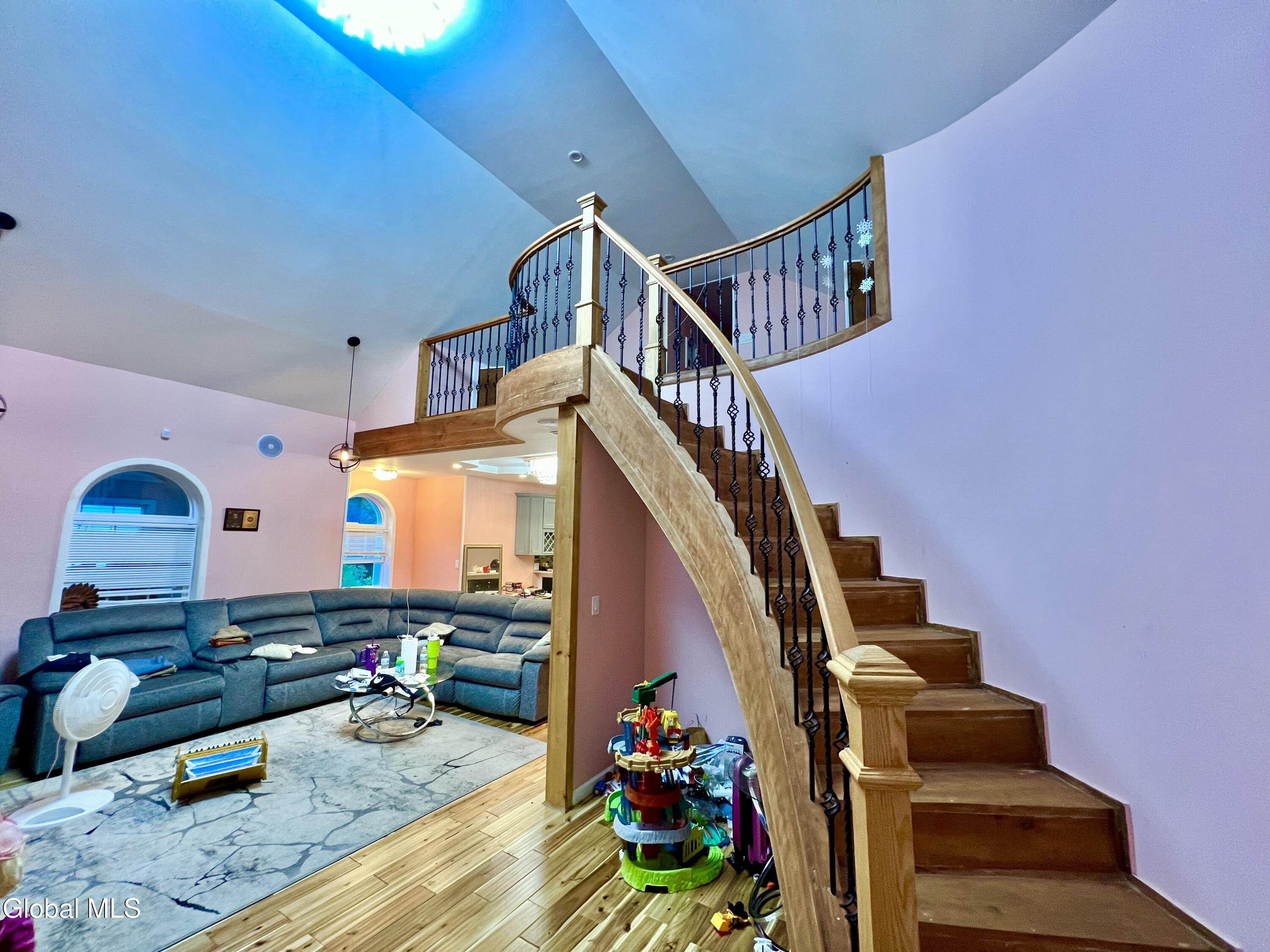 Schenectady, New York 12306, United States, 5 Bedrooms Bedrooms, ,2 BathroomsBathrooms,Residential,Active,201298