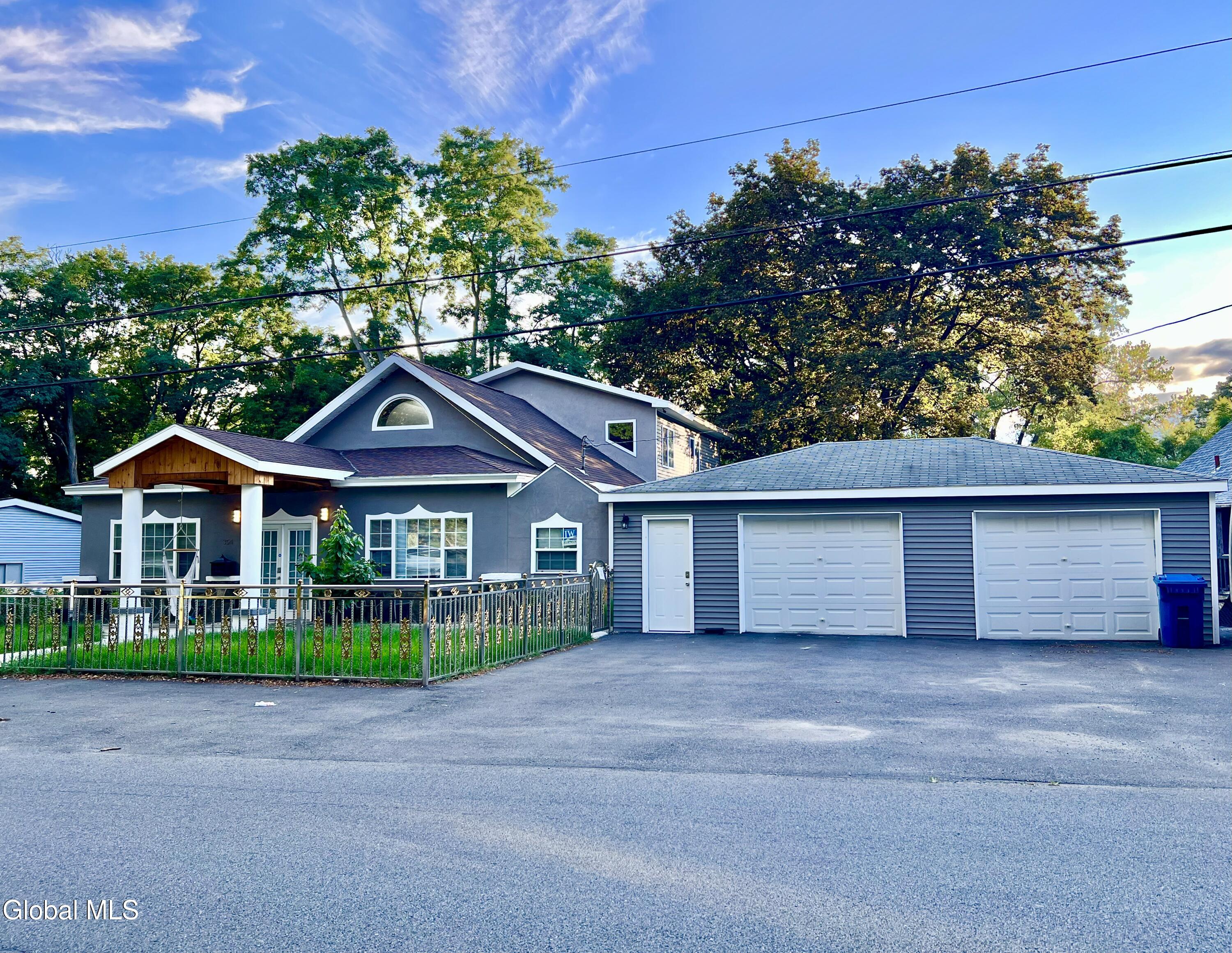 Schenectady, New York 12306, United States, 5 Bedrooms Bedrooms, ,2 BathroomsBathrooms,Residential,Active,201298