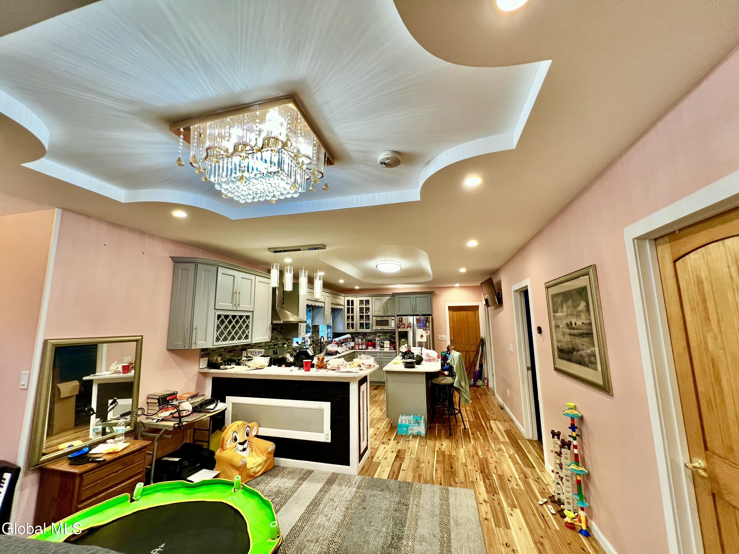 Schenectady, New York 12306, United States, 5 Bedrooms Bedrooms, ,2 BathroomsBathrooms,Residential,Active,201298