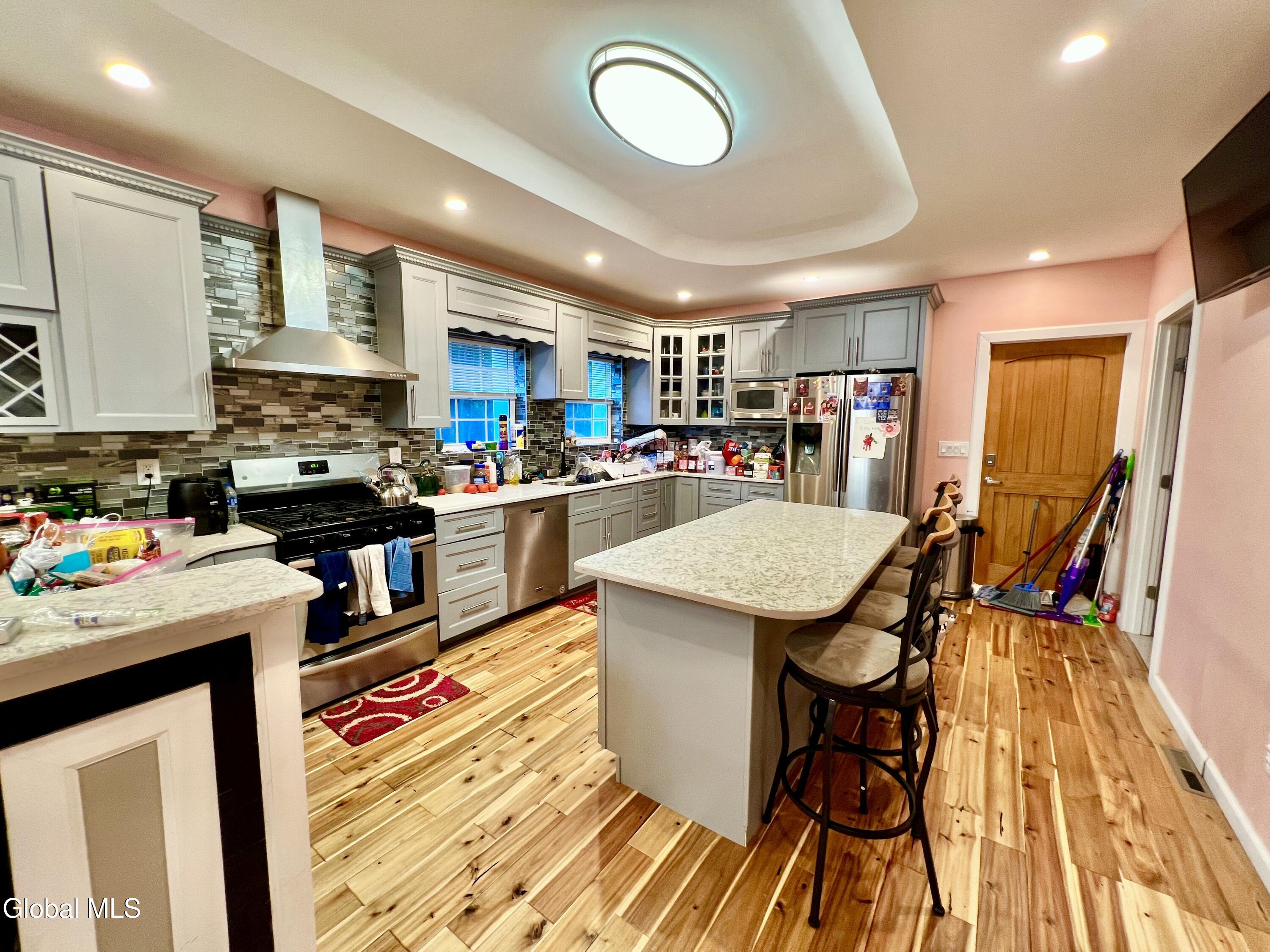 Schenectady, New York 12306, United States, 5 Bedrooms Bedrooms, ,2 BathroomsBathrooms,Residential,Active,201298