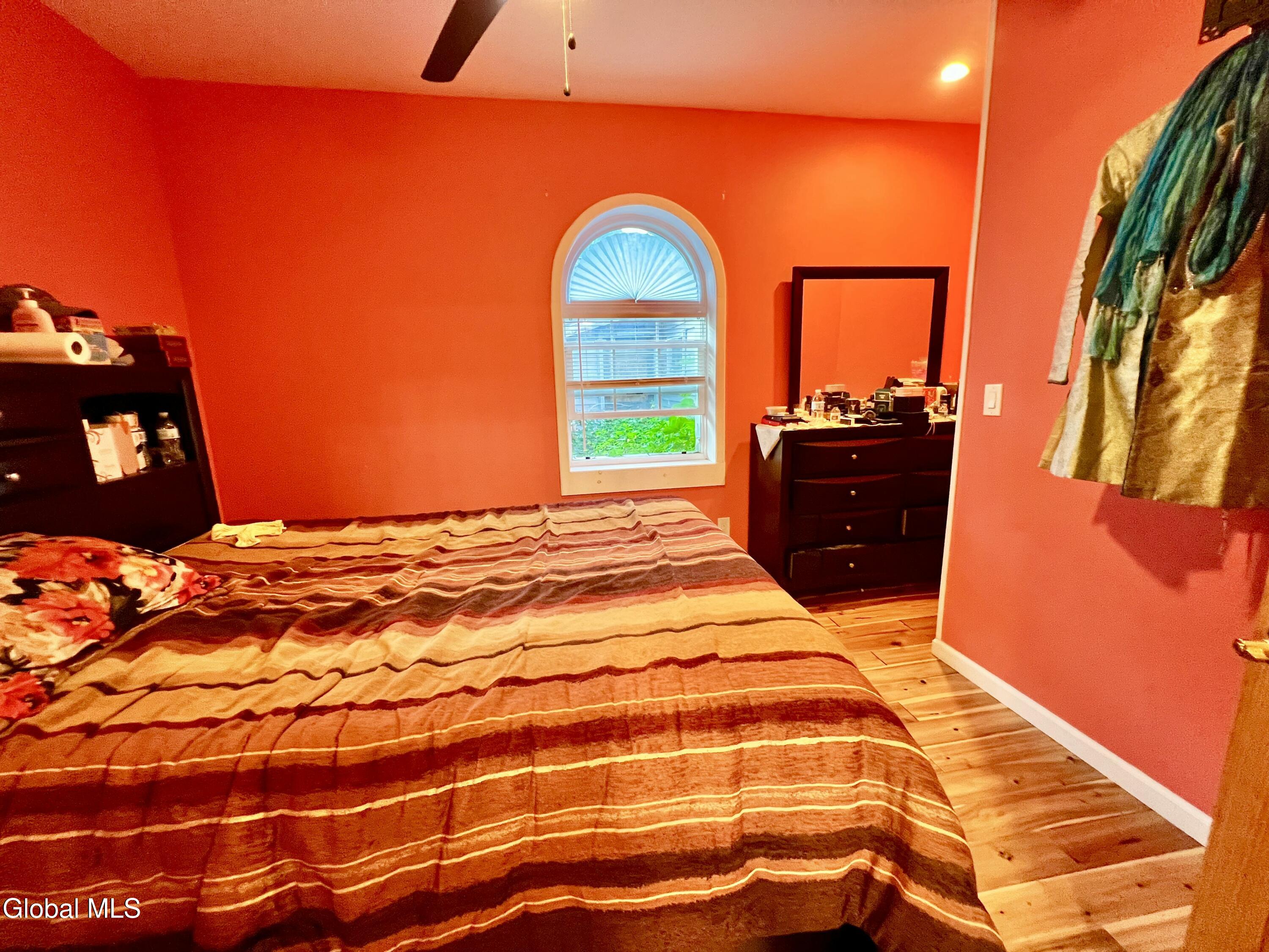 Schenectady, New York 12306, United States, 5 Bedrooms Bedrooms, ,2 BathroomsBathrooms,Residential,Active,201298