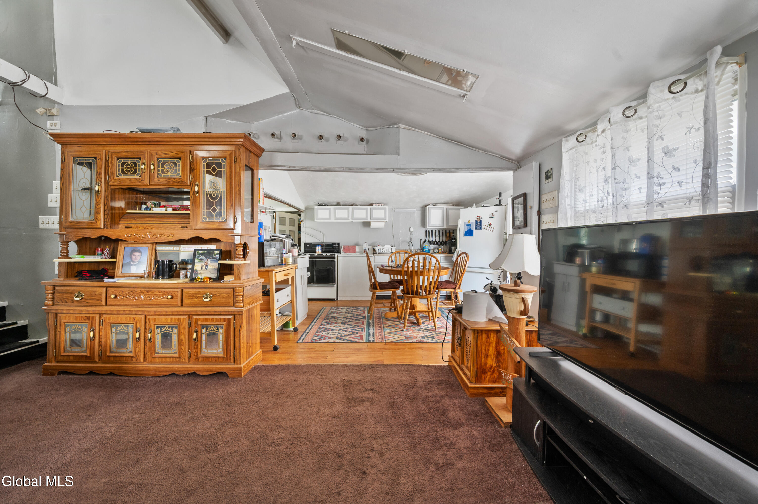 Troy, New York 12182, United States, 8 Bedrooms Bedrooms, ,6 BathroomsBathrooms,Residential,Active,216161