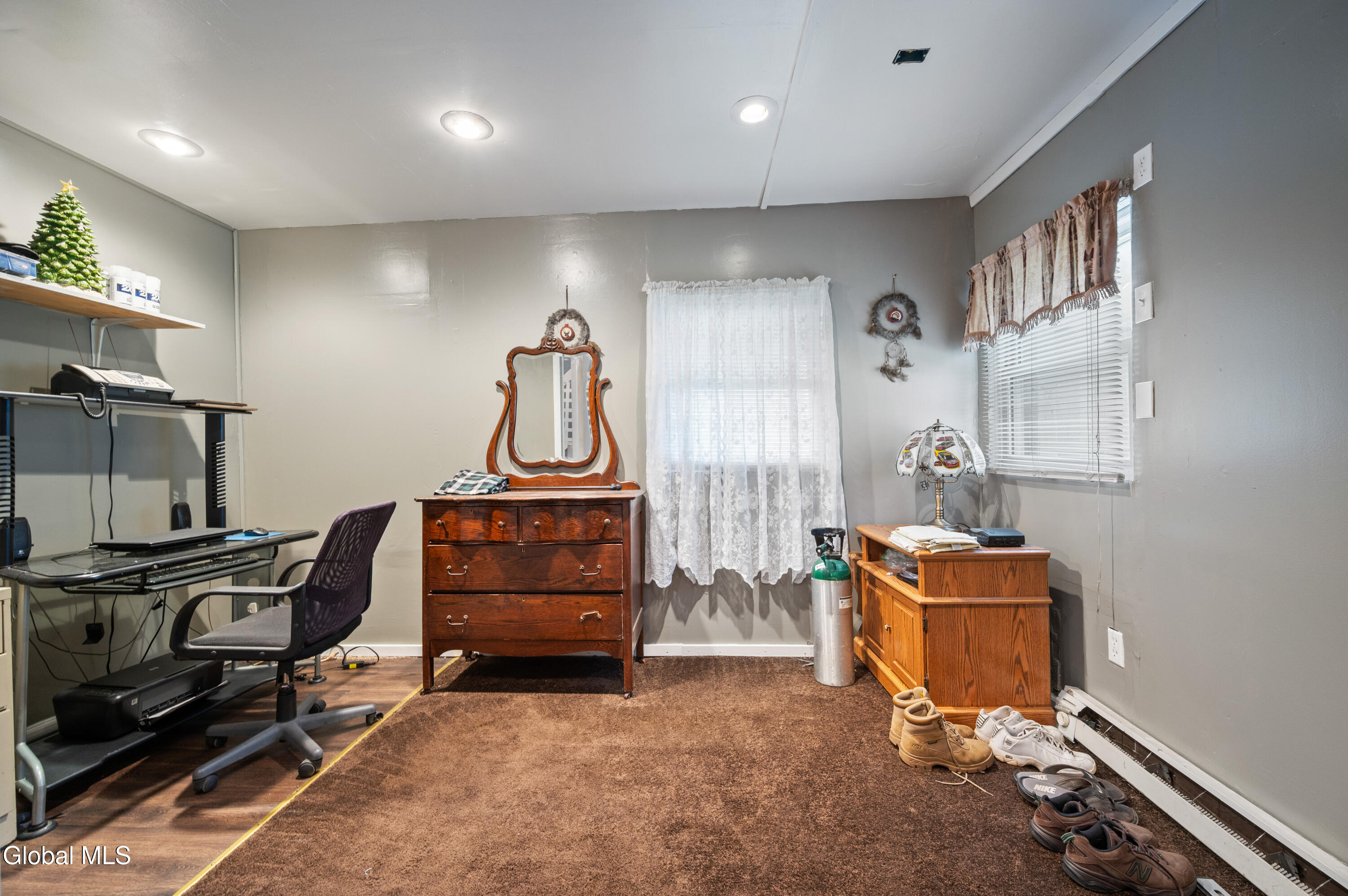 Troy, New York 12182, United States, 8 Bedrooms Bedrooms, ,6 BathroomsBathrooms,Residential,Active,216161