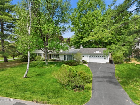 Homes For Sale - 60 Thorndale Road<br/> Slingerlands, NY 12159