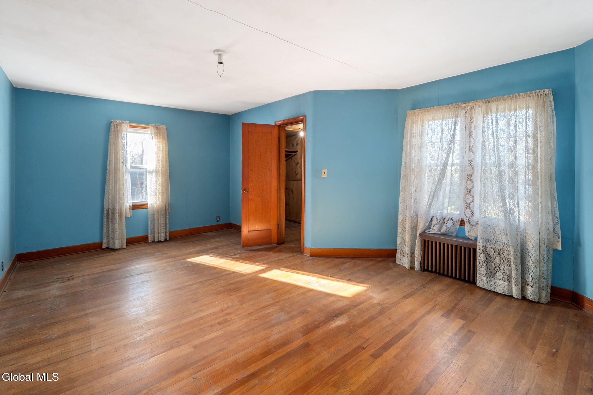 Schenectady, New York 12304, United States, 4 Bedrooms Bedrooms, ,2 BathroomsBathrooms,Residential,Active,241822