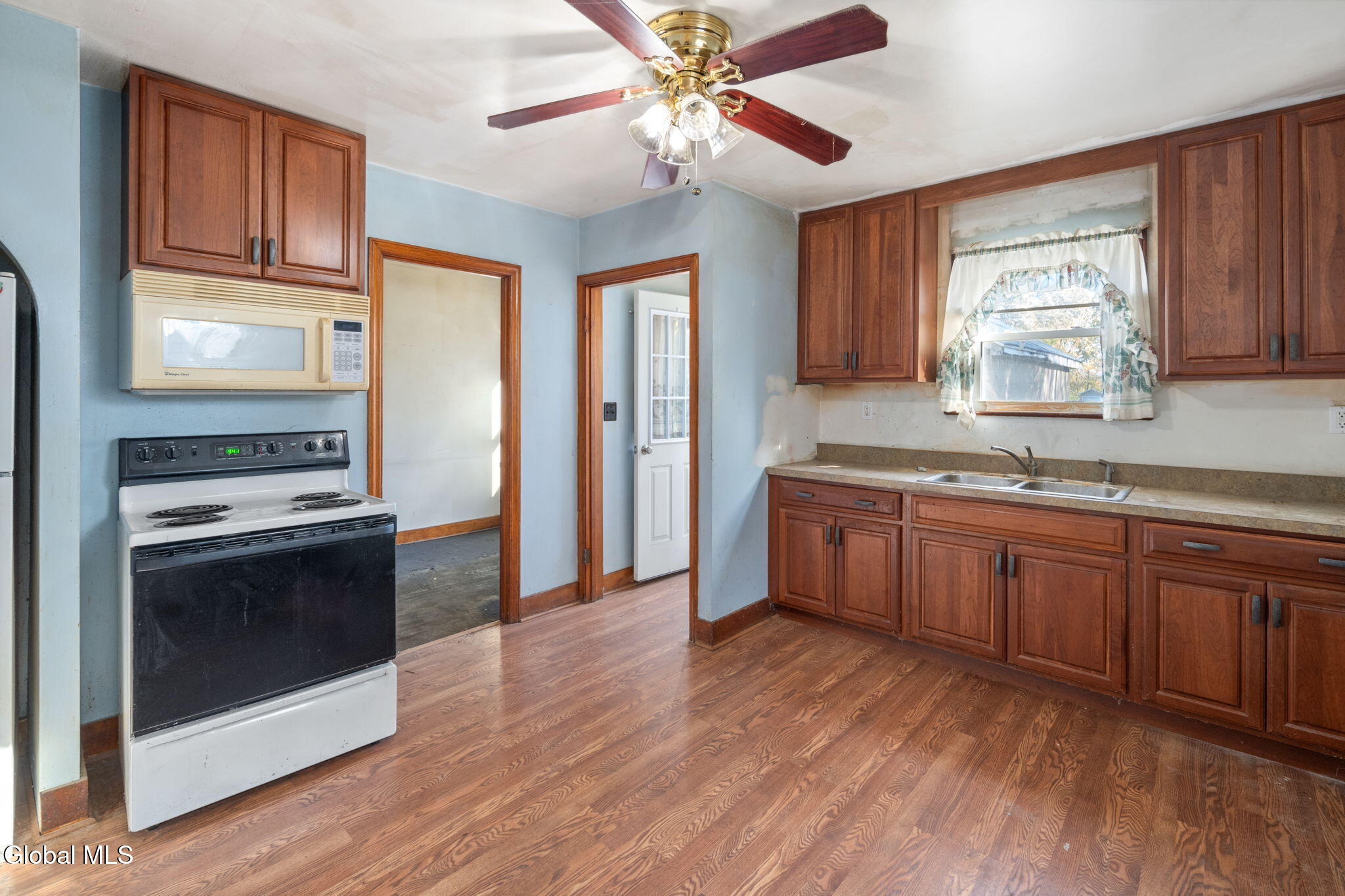 Schenectady, New York 12304, United States, 4 Bedrooms Bedrooms, ,2 BathroomsBathrooms,Residential,Active,241822