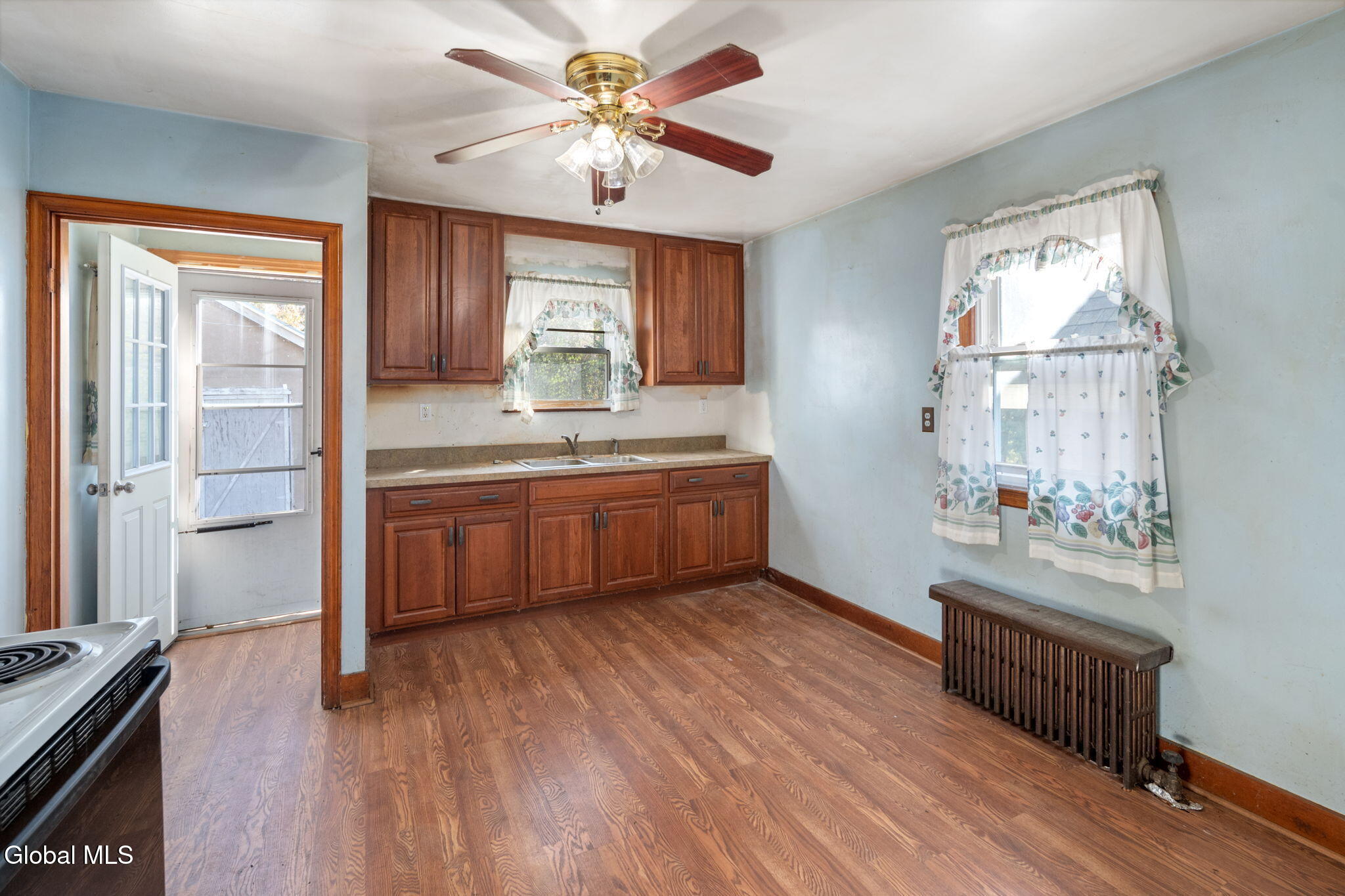 Schenectady, New York 12304, United States, 4 Bedrooms Bedrooms, ,2 BathroomsBathrooms,Residential,Active,241822