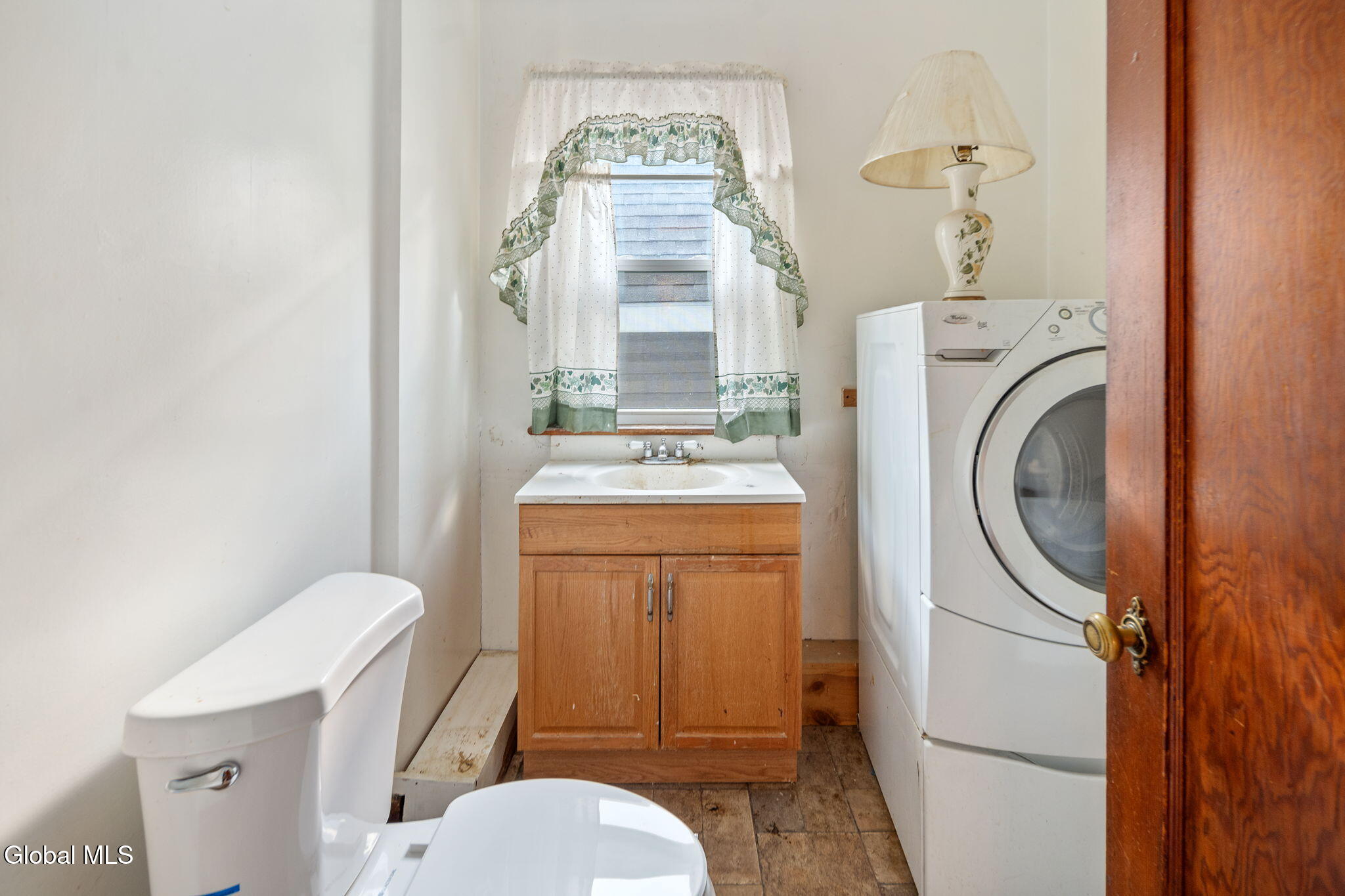 Schenectady, New York 12304, United States, 4 Bedrooms Bedrooms, ,2 BathroomsBathrooms,Residential,Active,241822