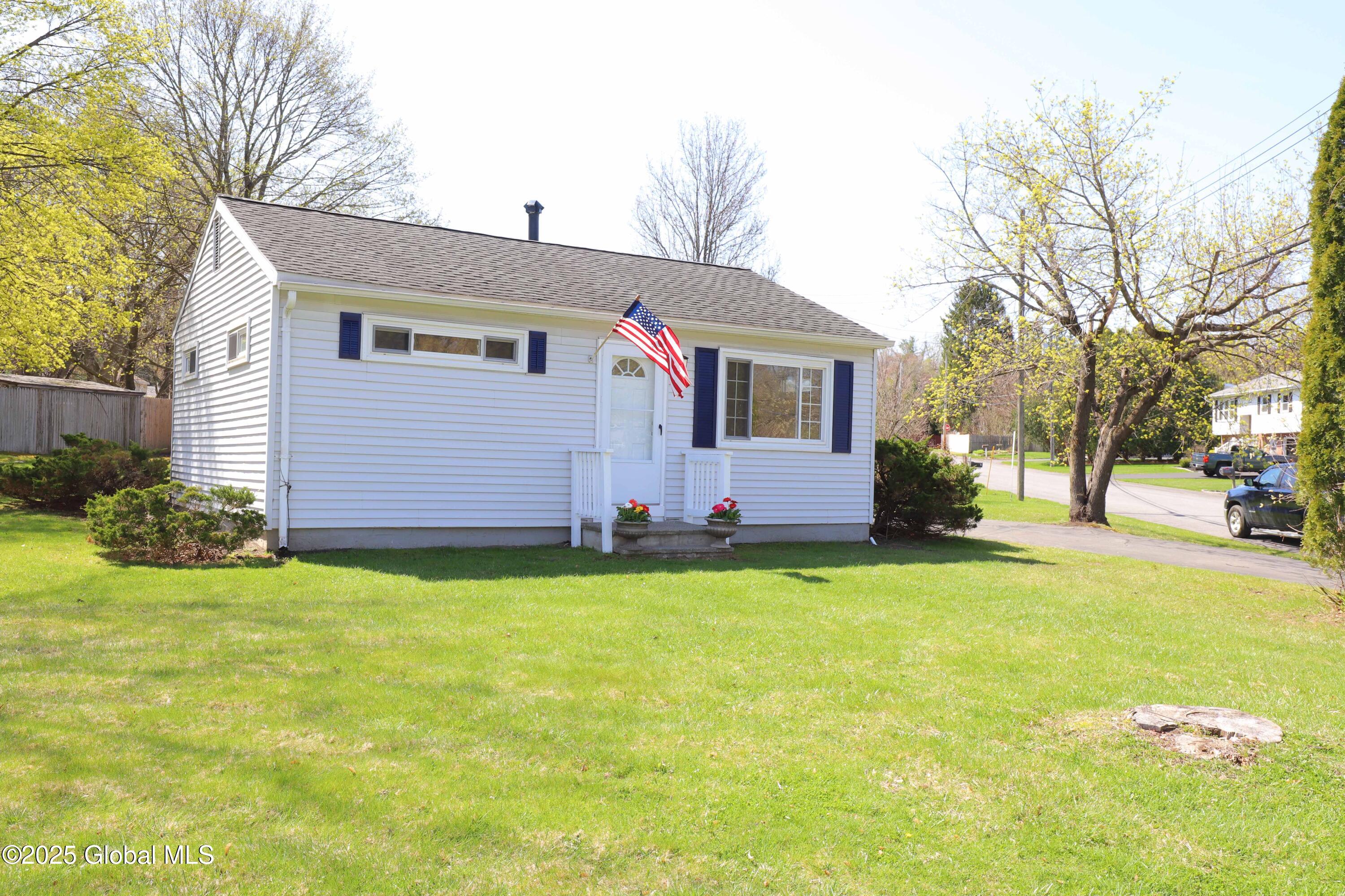 33 Plaske Drive, Colonie, New York image 4