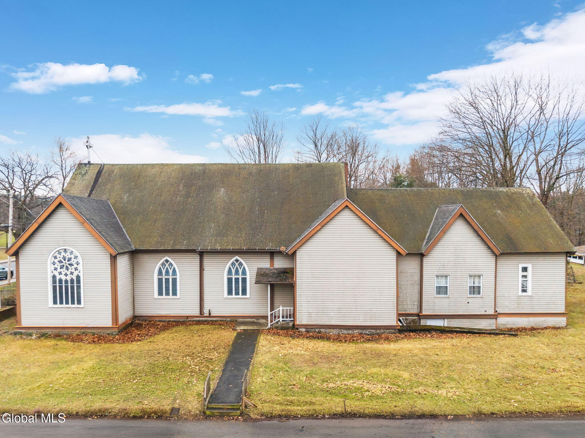 12 Woodbridge Avenue