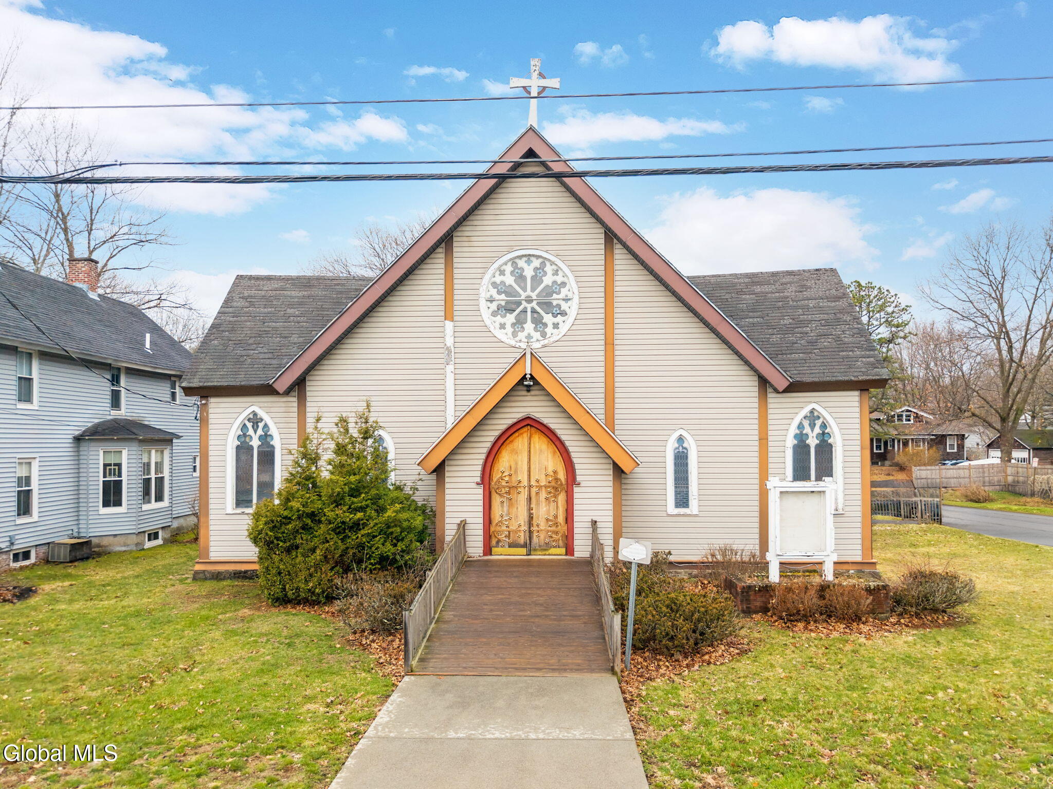 12 Woodbridge Avenue