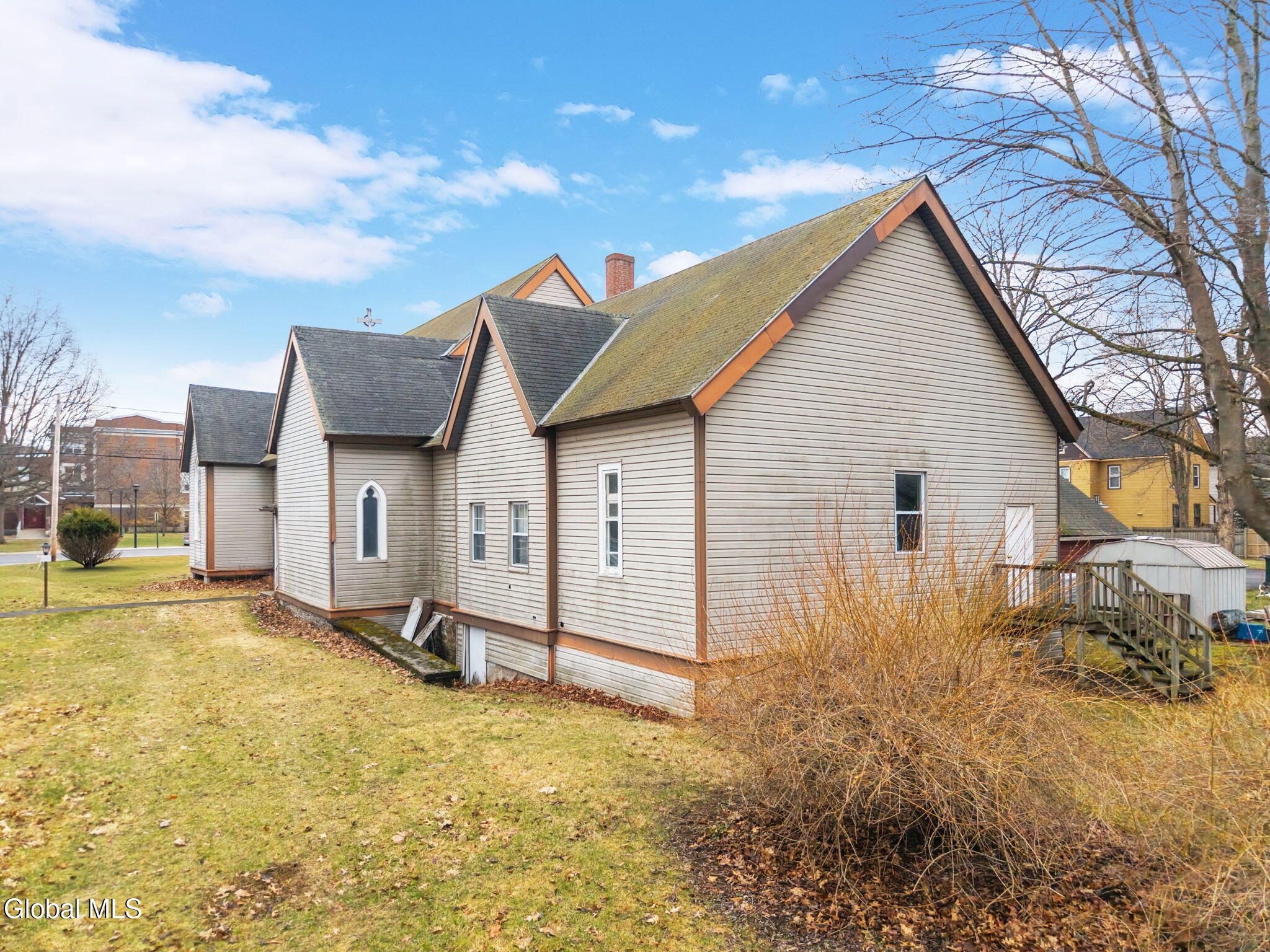 12 Woodbridge Avenue